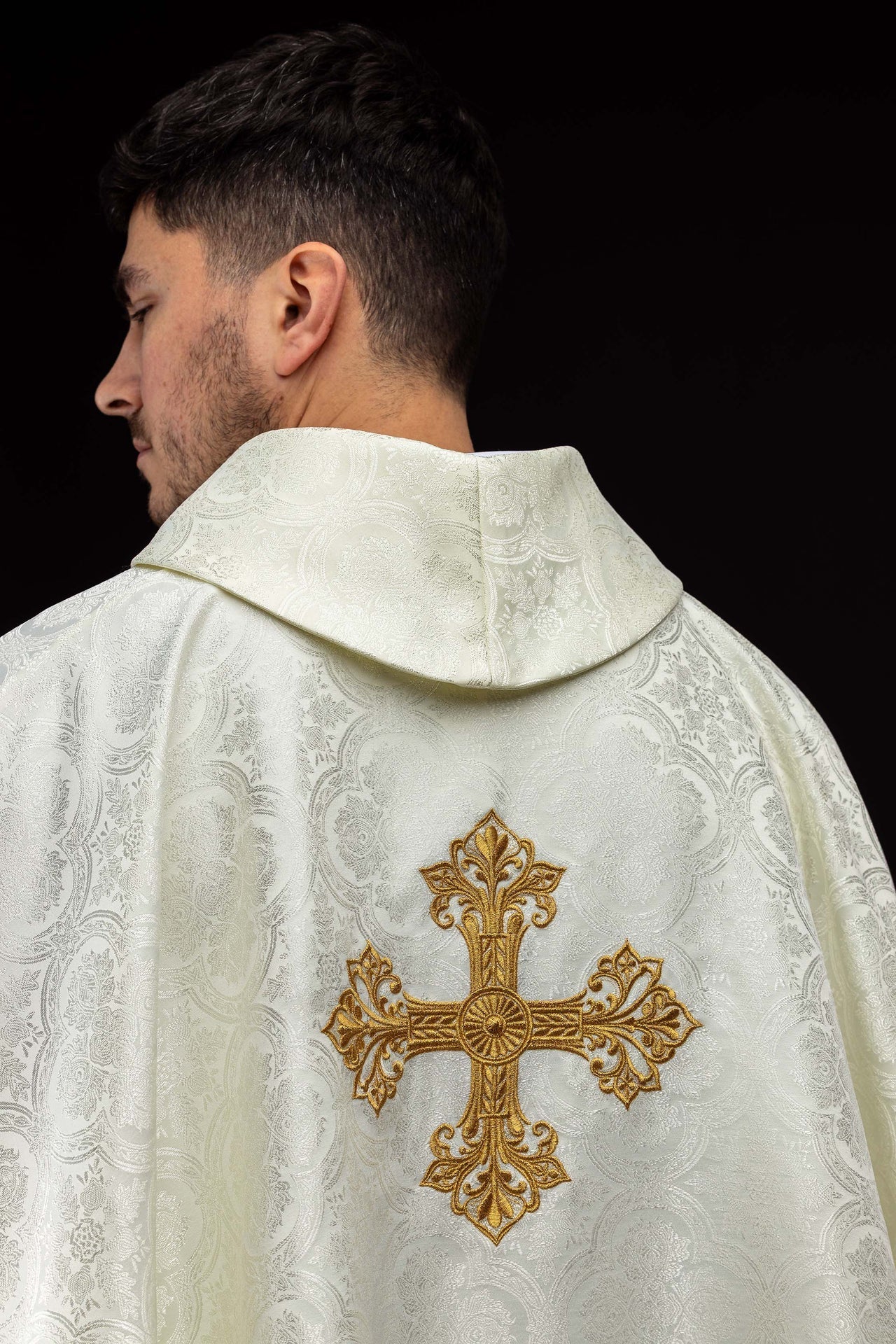Ecru ornat z krzyżem tkanina żakardowa - SZATYLITURGICZNE.PL