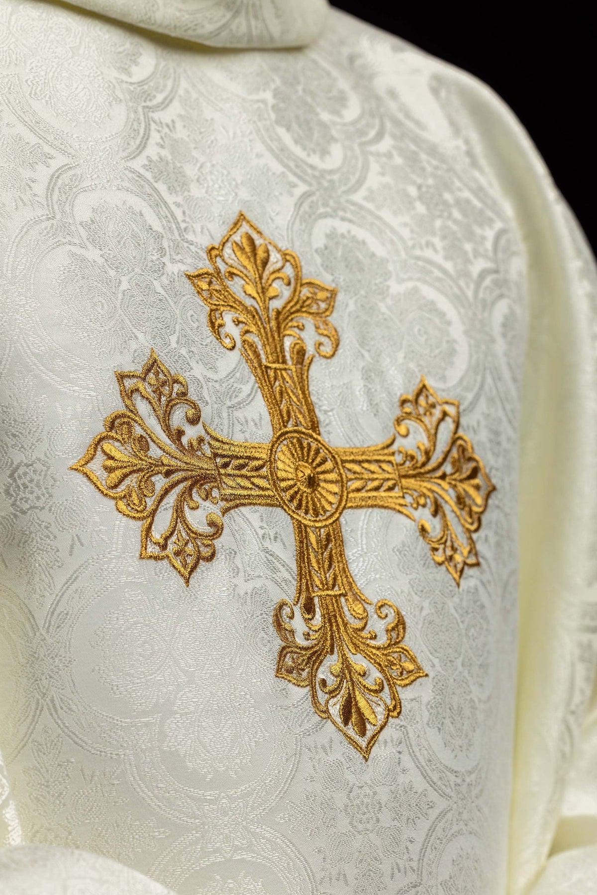 Ecru ornat z krzyżem tkanina żakardowa - SZATYLITURGICZNE.PL