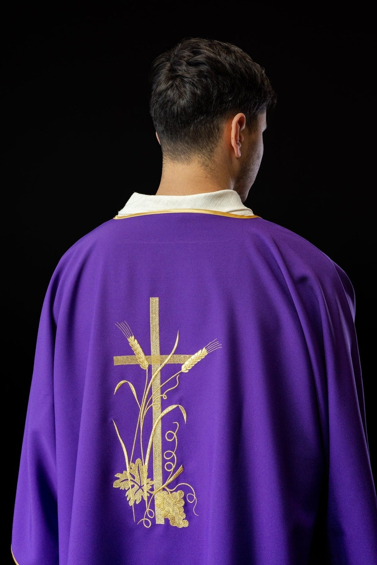 Fioletowa Dalmatyka Liturgiczna Haftowana Złotym Krzyżem Pax - SZATYLITURGICZNE.PL