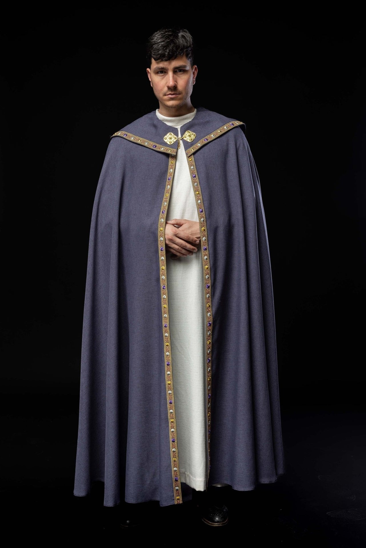 Fioletowa Kapa Liturgiczna IHS Złoty Haft - Satyna Nabłyszczana - SZATYLITURGICZNE.PL