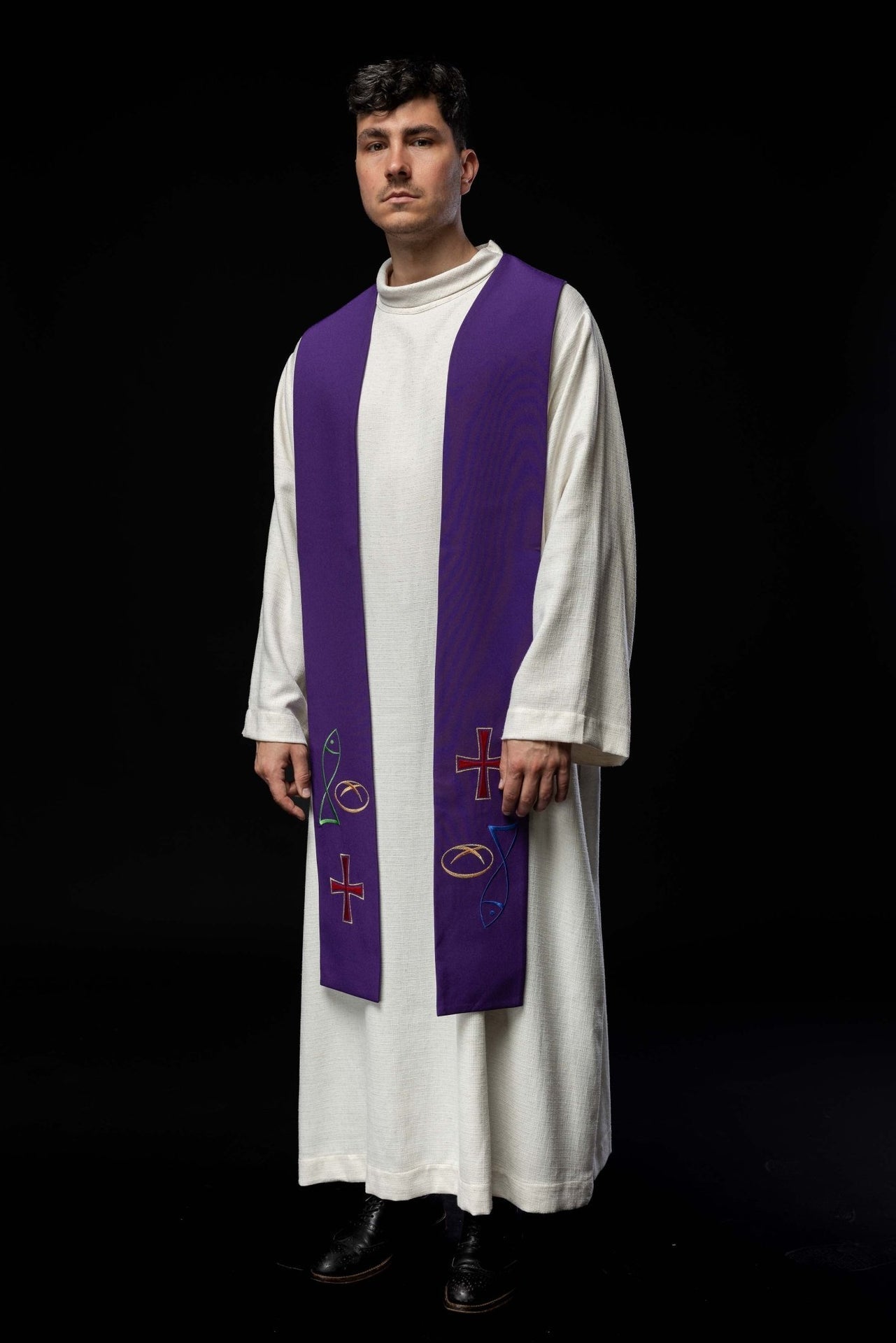 Fioletowa Stuła Kapłańska z Haftem Ryby i Chleba - Symbolika Eucharystii - SZATYLITURGICZNE.PL