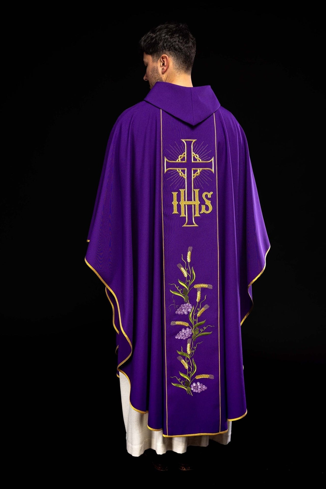 Fioletowy Ornat Liturgiczny IHS i Kłosy Złoty Pas - Polska Produkcja - SZATYLITURGICZNE.PL