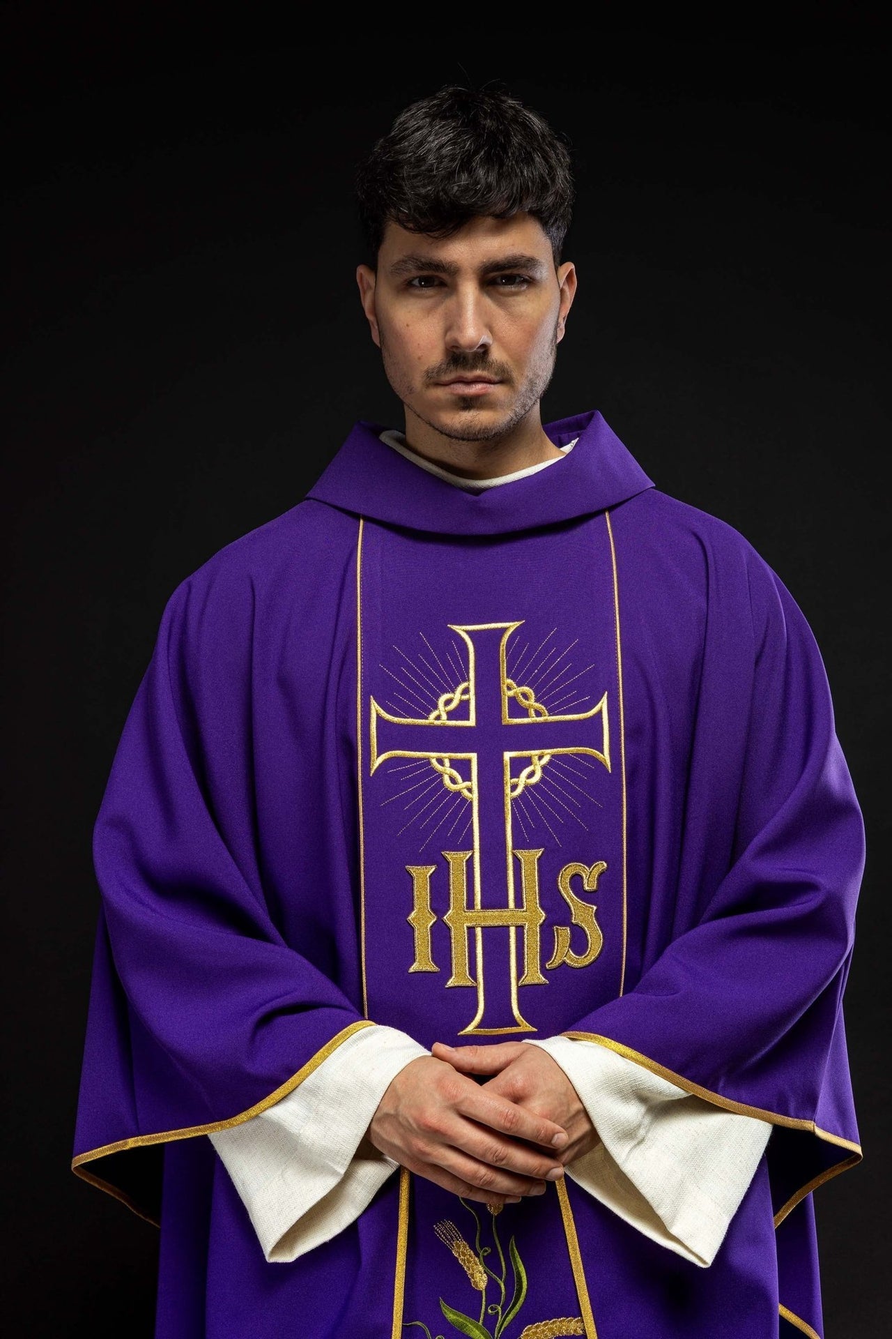 Fioletowy Ornat Liturgiczny IHS i Kłosy Złoty Pas - Polska Produkcja - SZATYLITURGICZNE.PL