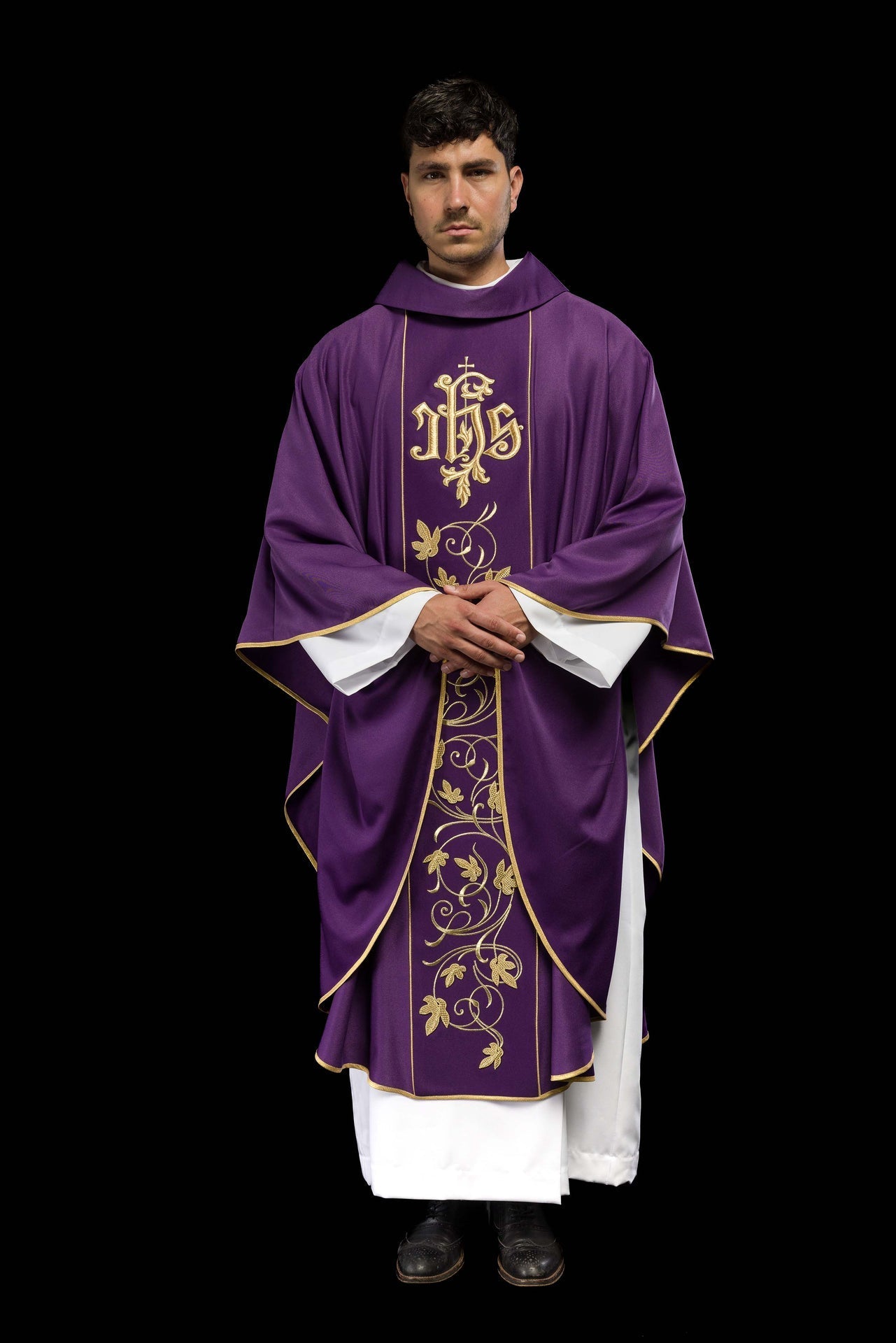Fioletowy Ornat Liturgiczny IHS z Haftowanym Pasem Florystycznym - SZATYLITURGICZNE.PL