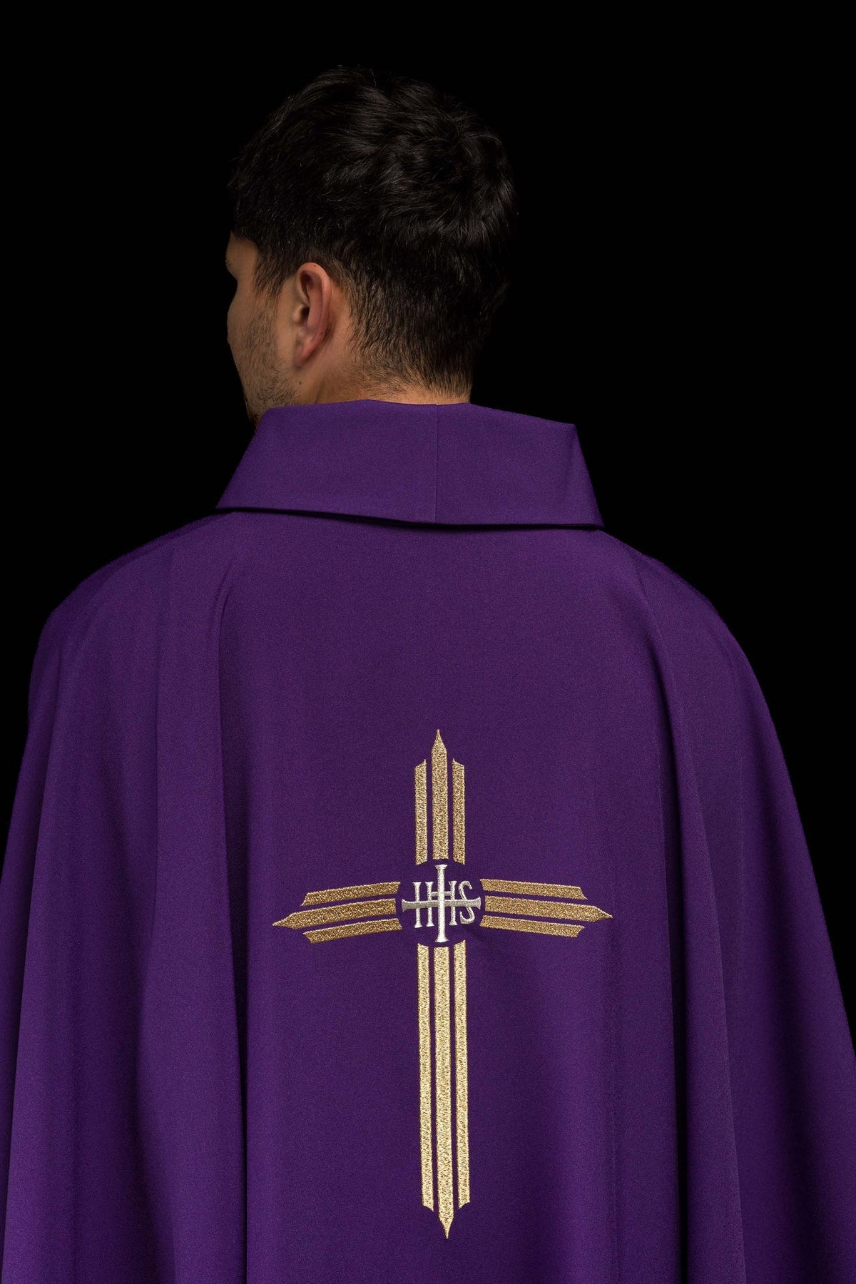 Fioletowy Ornat Liturgiczny IHS - Złoty Krzyż Haftowany - SZATYLITURGICZNE.PL
