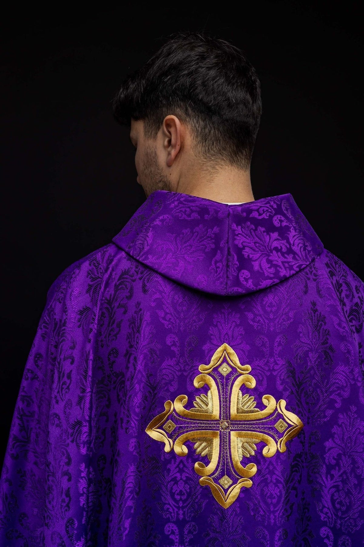 Fioletowy Ornat Liturgiczny z Krzyżem - Polska Produkcja - SZATYLITURGICZNE.PL