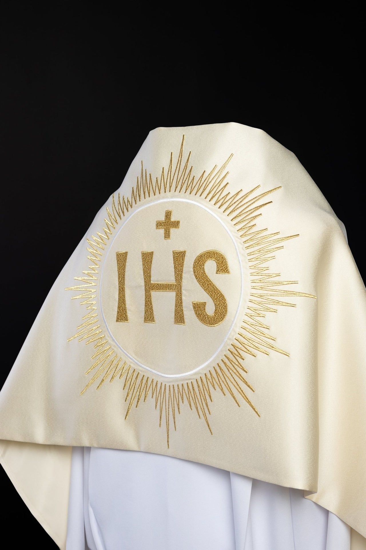 Haftowany Welon Liturgiczny Ecru z Motywem Krzyża - Satyna - SZATYLITURGICZNE.PL
