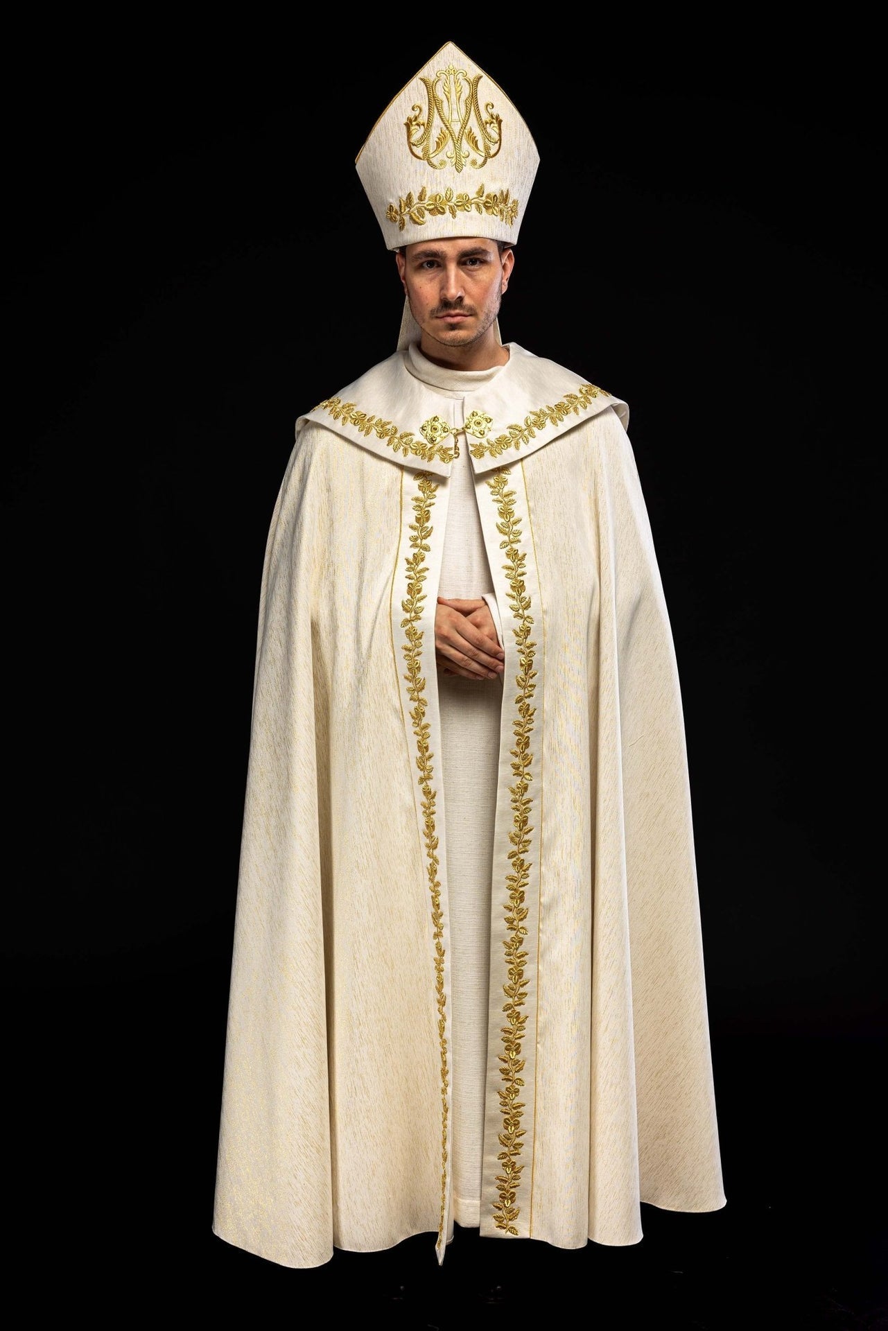 Kapa haftowana maryjna ecru - SZATYLITURGICZNE.PL