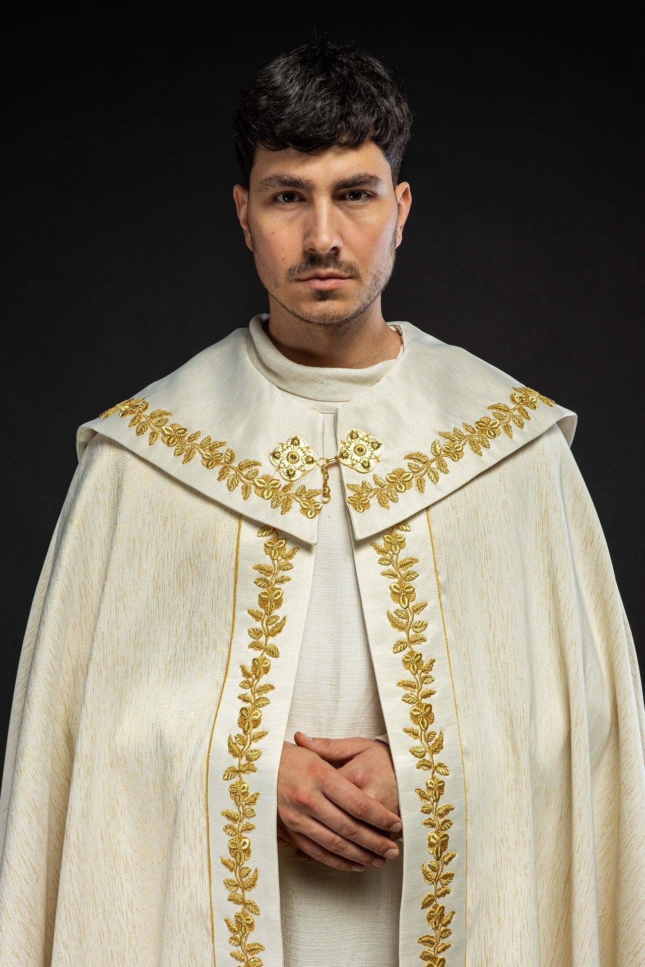 Kapa haftowana maryjna ecru - SZATYLITURGICZNE.PL