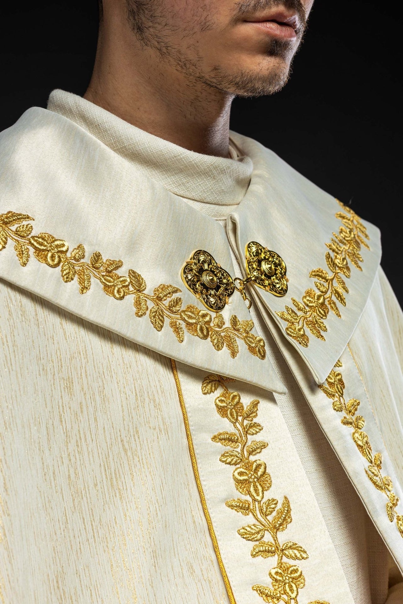Kapa haftowana maryjna ecru - SZATYLITURGICZNE.PL