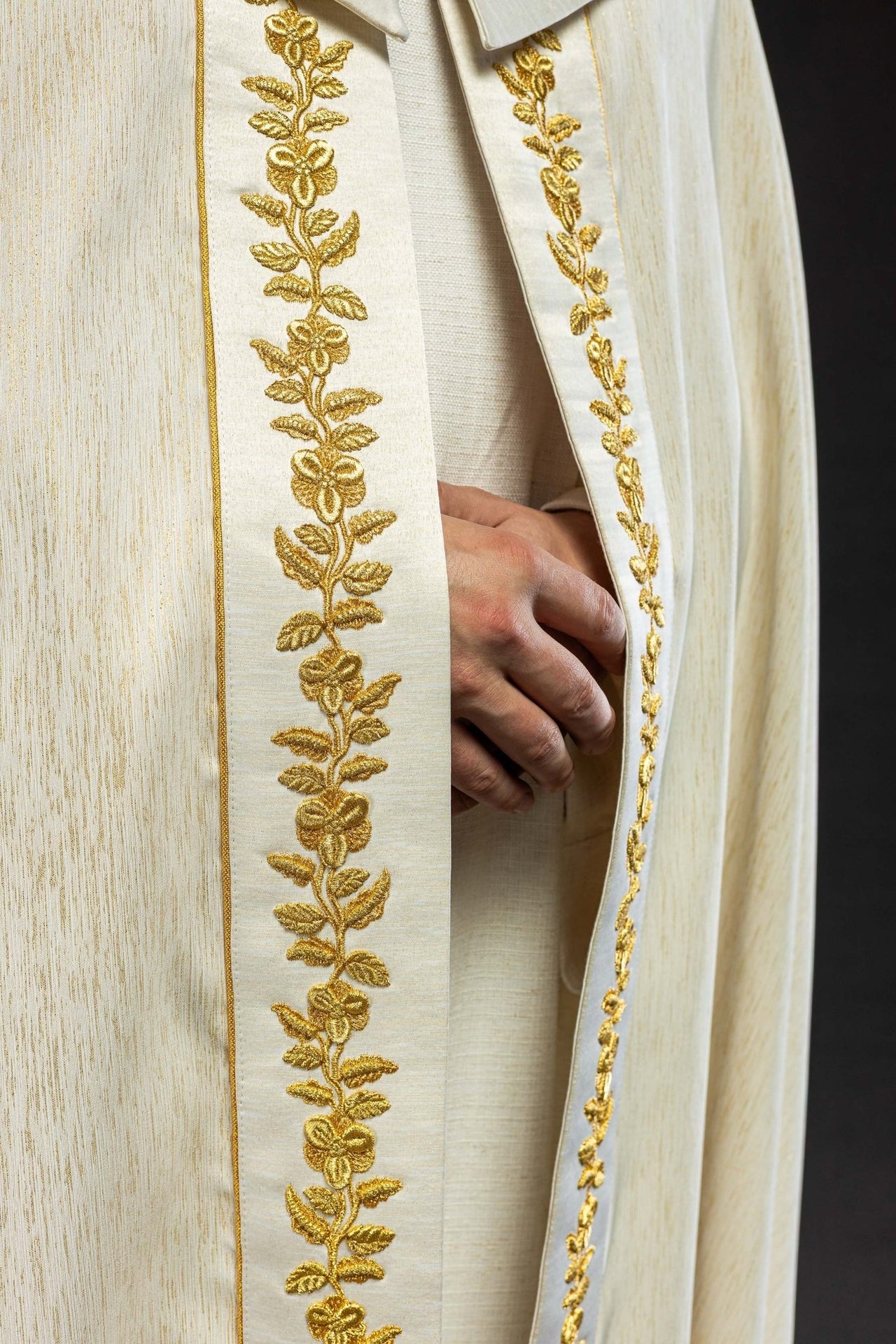 Kapa haftowana maryjna ecru - SZATYLITURGICZNE.PL