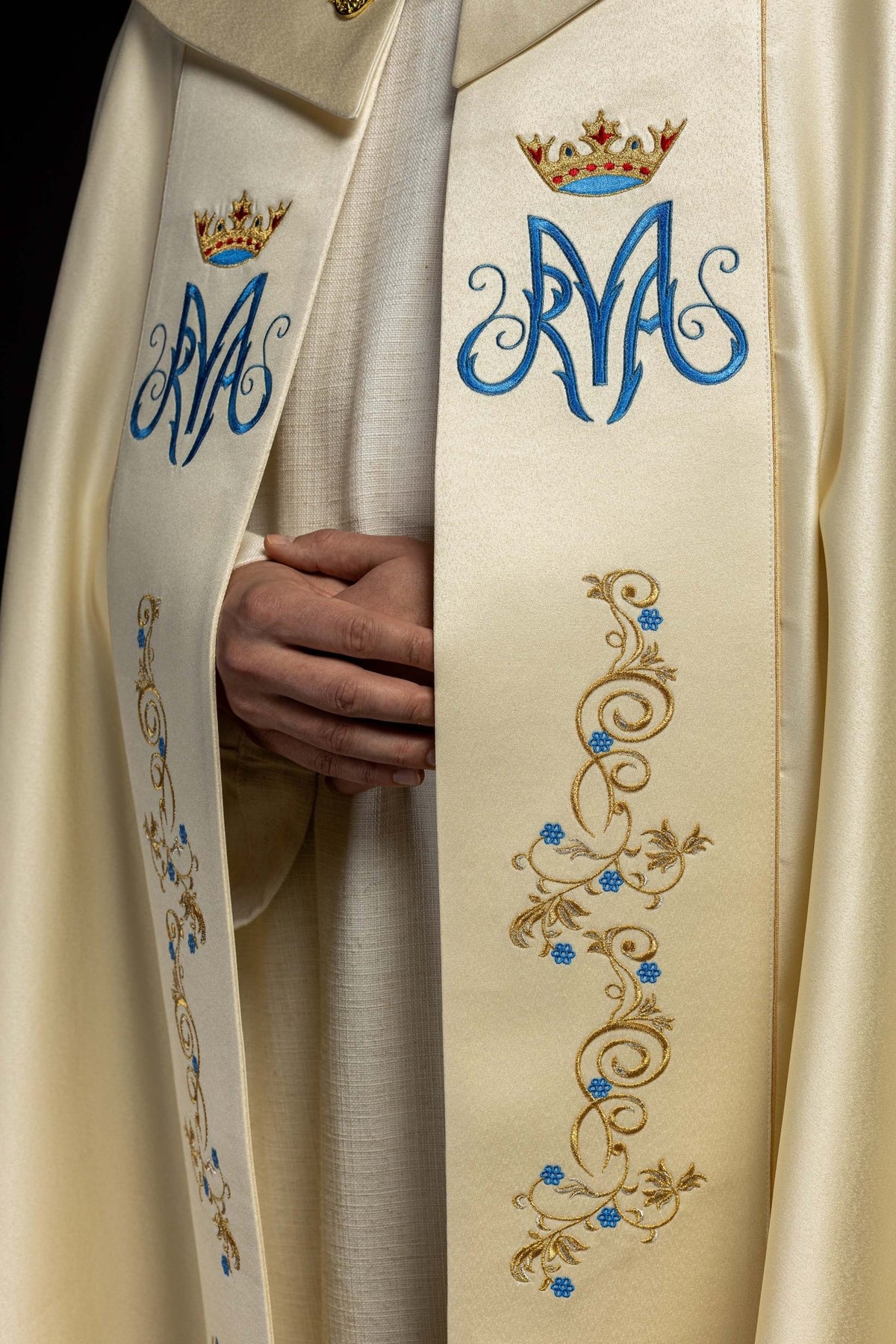 Kapa haftowana Maryjna z aksamitem ecru - SZATYLITURGICZNE.PL