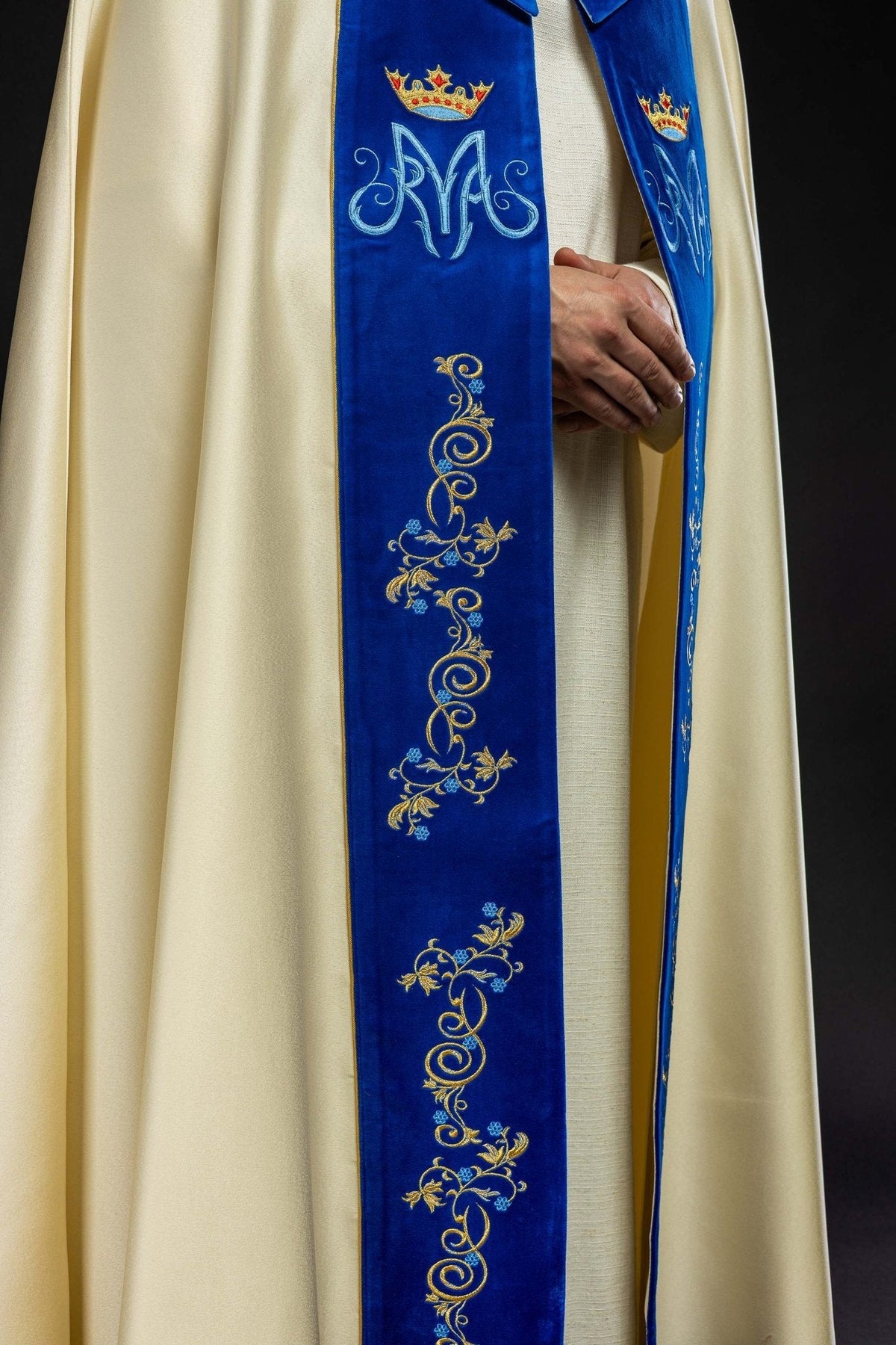 Kapa haftowana Maryjna z aksamitem ecru - SZATYLITURGICZNE.PL