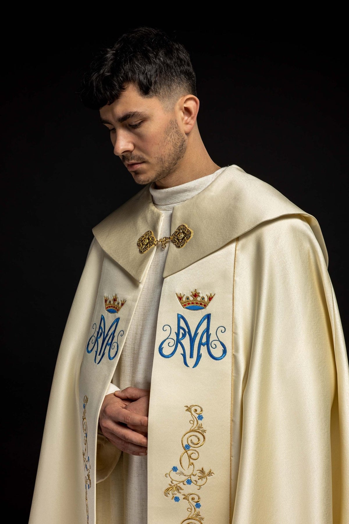Kapa haftowana Maryjna z aksamitem ecru - SZATYLITURGICZNE.PL