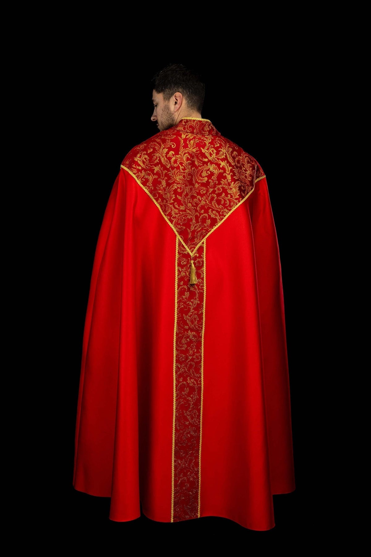 Kapa haftowana ozdobiona tkanina żakardowa czerwona - SZATYLITURGICZNE.PL