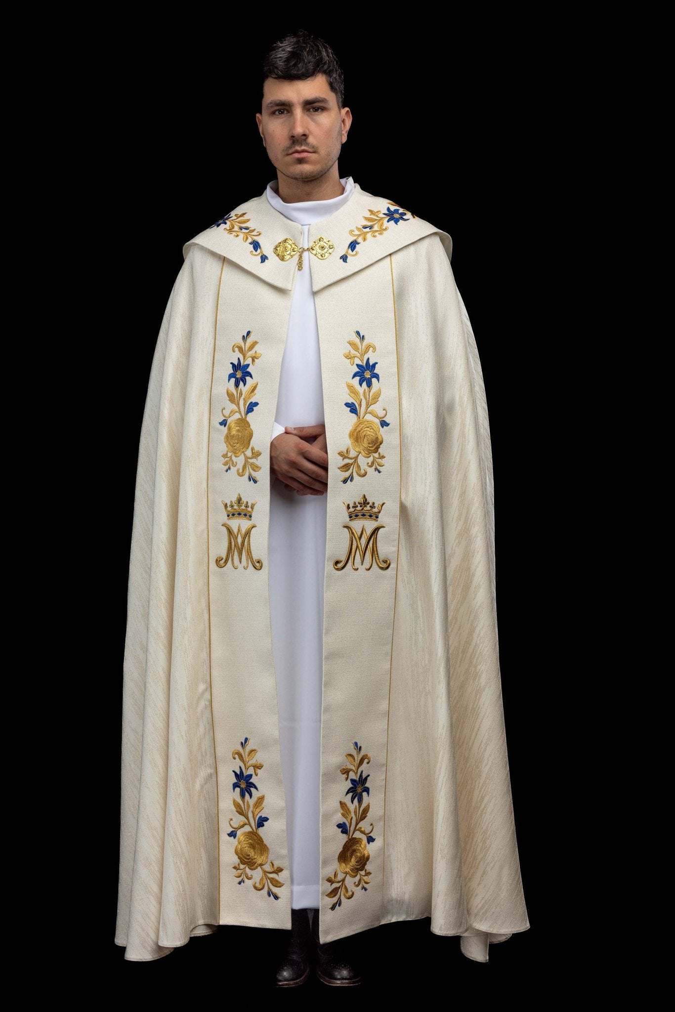 Kapa haftowana z symbolem maryjnym ecru - SZATYLITURGICZNE.PL