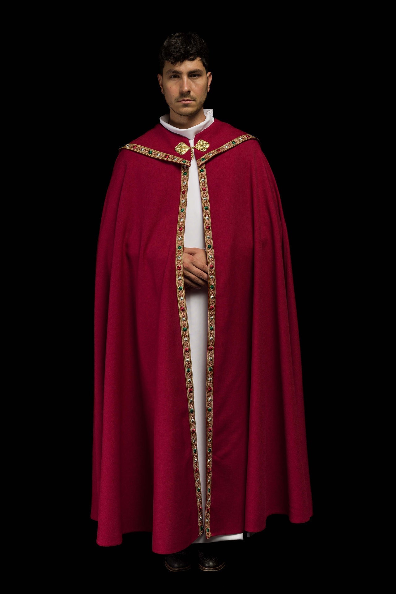 Kapa Liturgiczna Czerwona ze Złotym IHS z Satyny - SZATYLITURGICZNE.PL