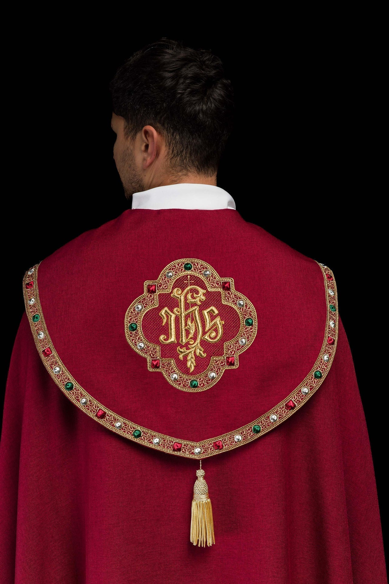 Kapa Liturgiczna Czerwona ze Złotym IHS z Satyny - SZATYLITURGICZNE.PL