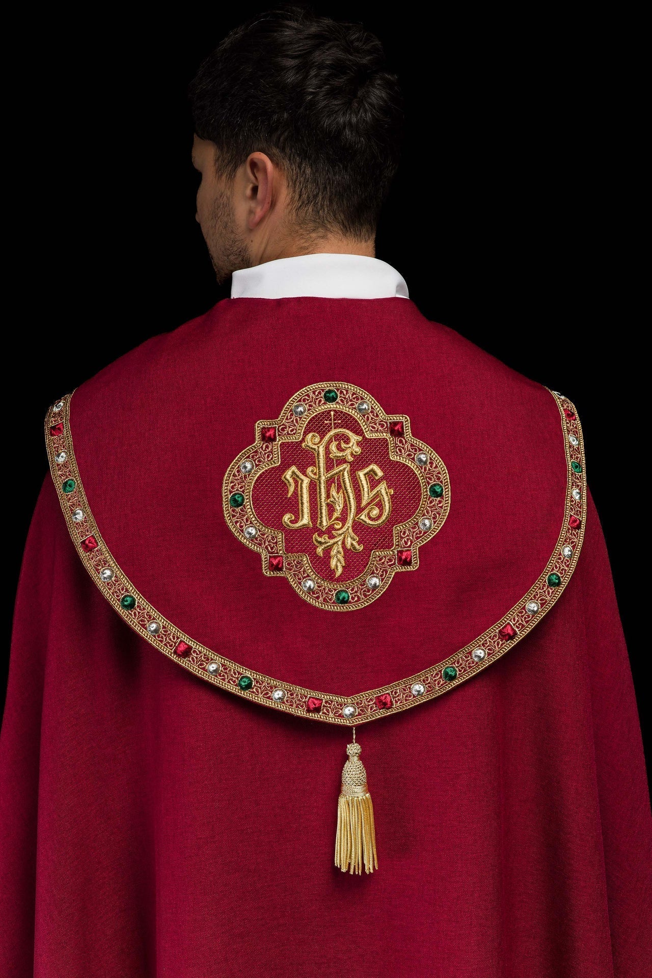 Kapa Liturgiczna Czerwona ze Złotym IHS z Satyny - SZATYLITURGICZNE.PL