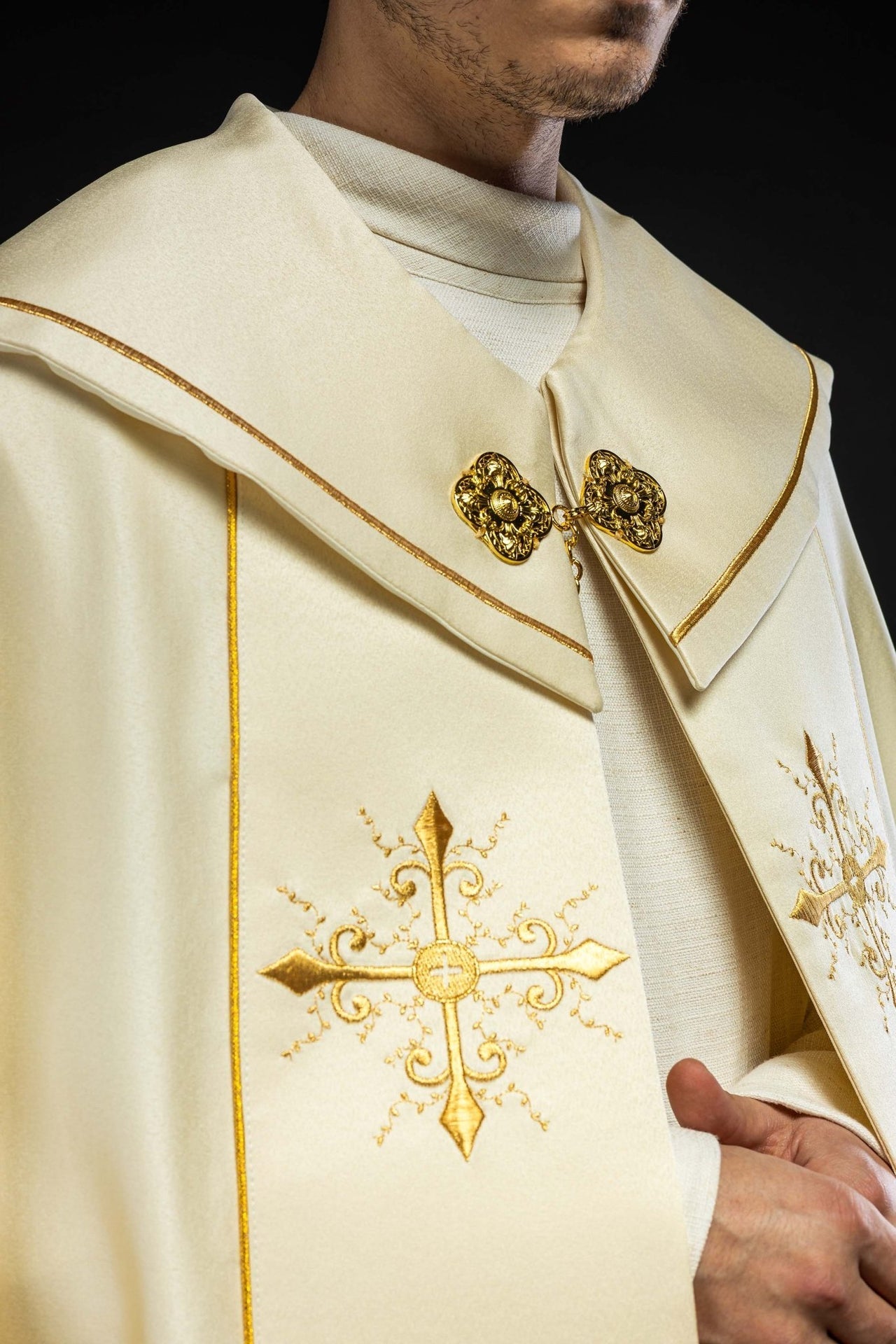 Kapa liturgiczna haftowana ecru - SZATYLITURGICZNE.PL