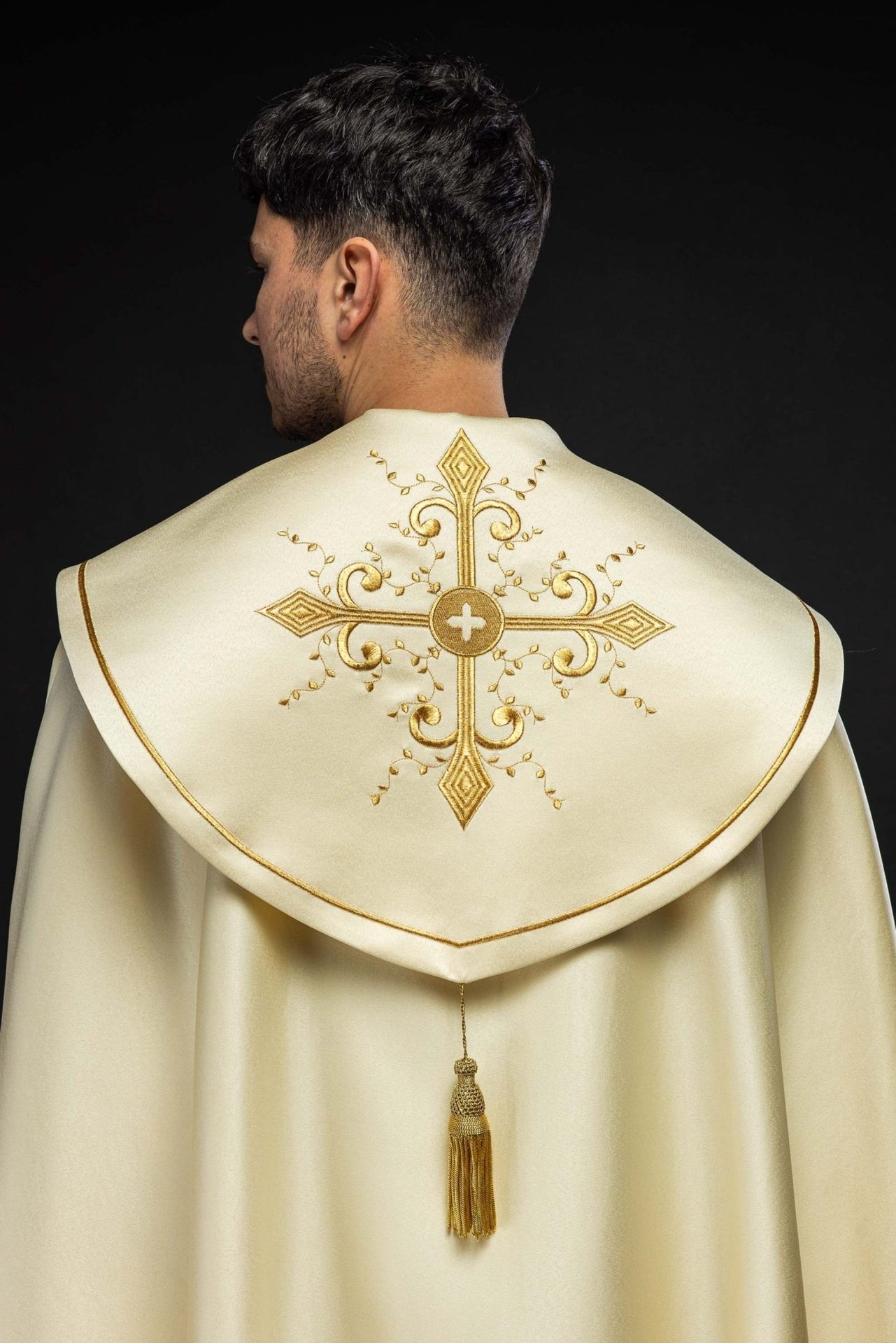 Kapa liturgiczna haftowana ecru - SZATYLITURGICZNE.PL