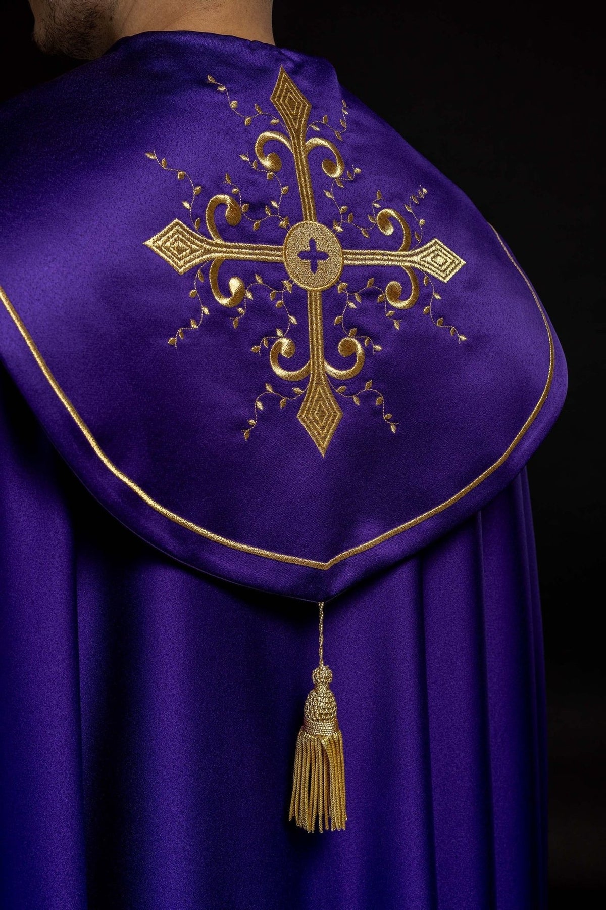 Kapa liturgiczna haftowana fioletowa - SZATYLITURGICZNE.PL
