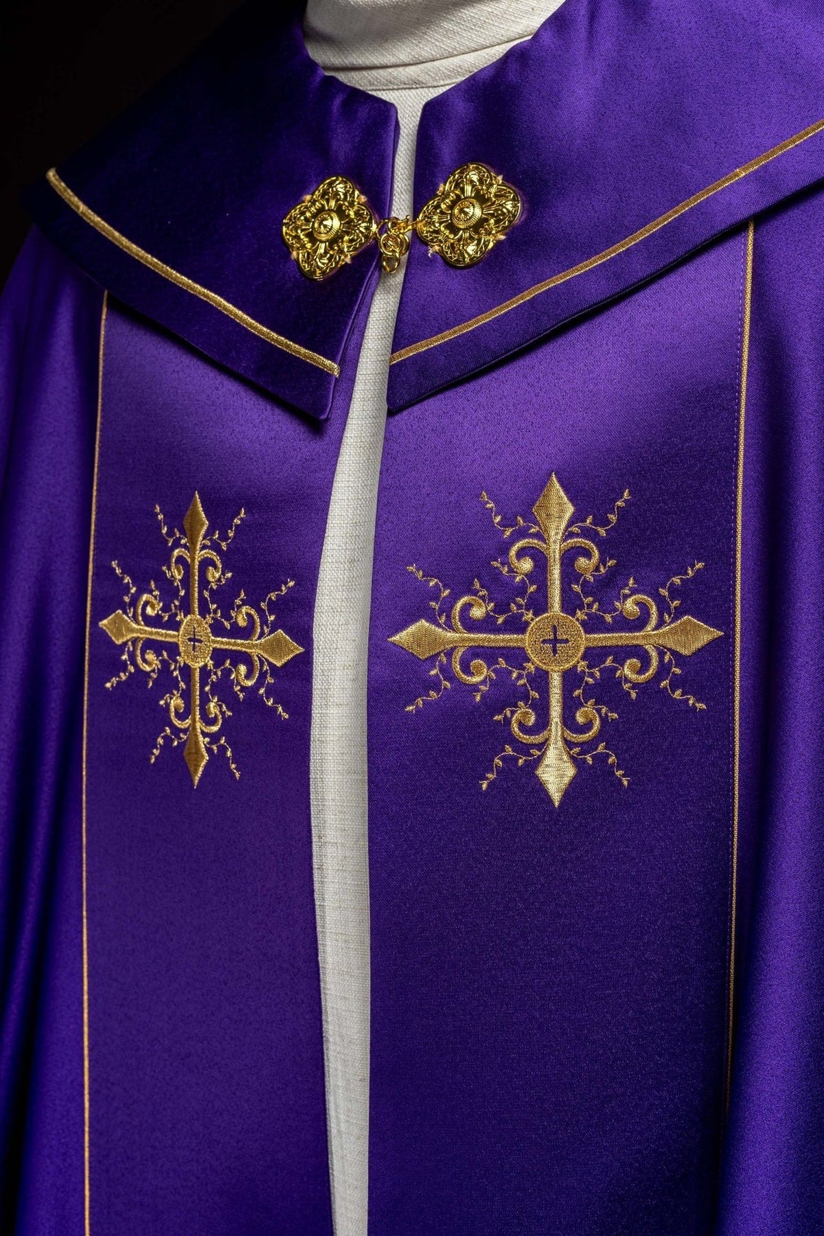 Kapa liturgiczna haftowana fioletowa - SZATYLITURGICZNE.PL