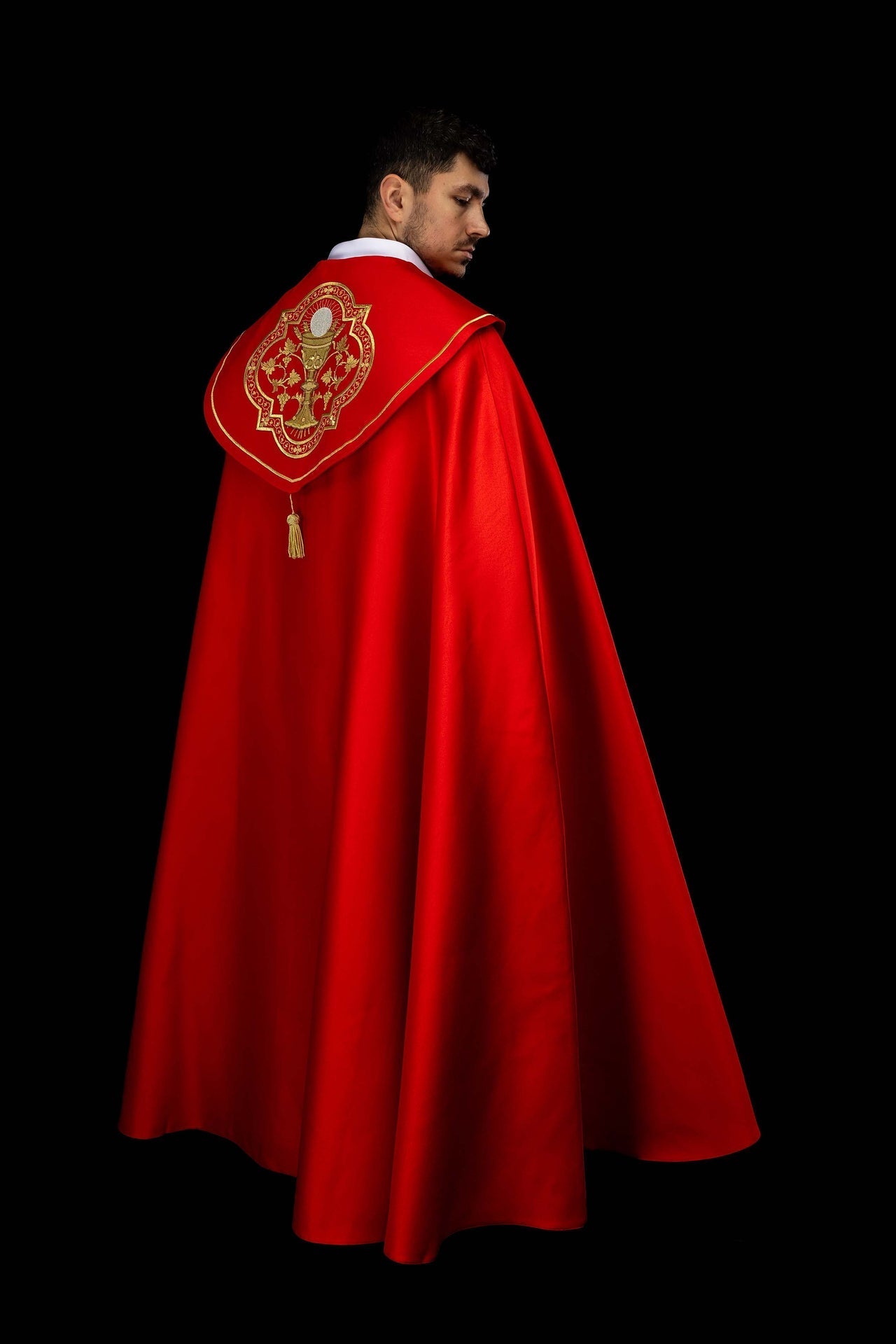 Kapa liturgiczna haftowana Kielich czerwona - SZATYLITURGICZNE.PL