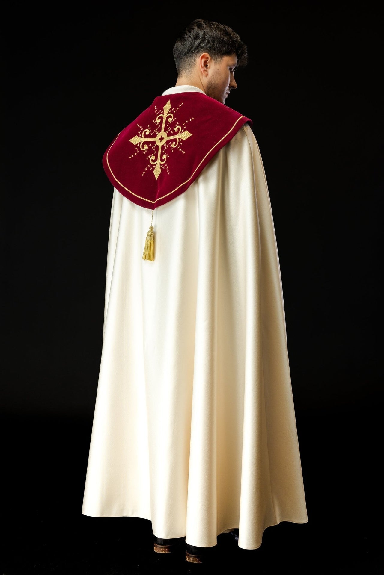 Kapa liturgiczna haftowana z bordowym pasem - SZATYLITURGICZNE.PL