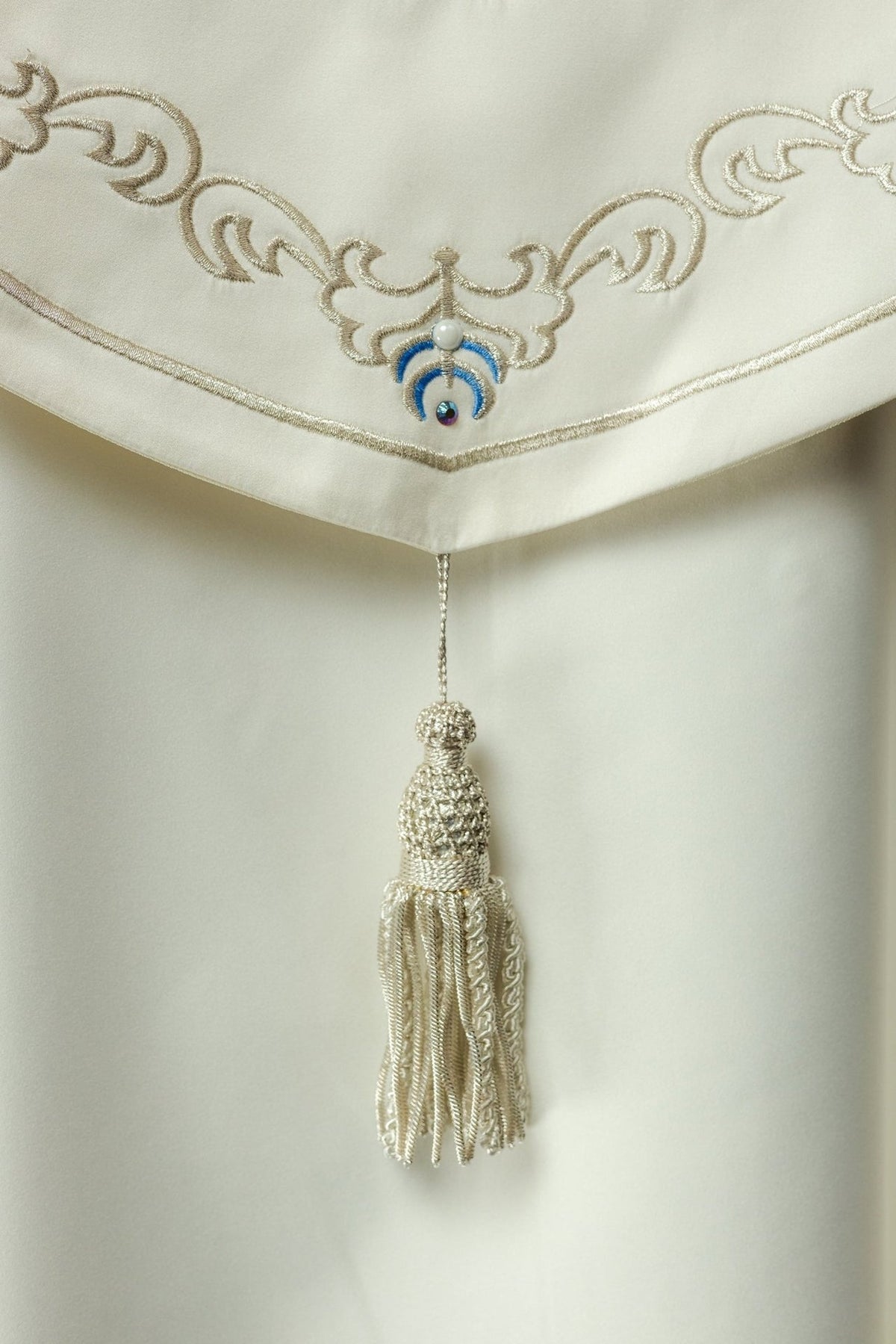 Kapa Liturgiczna Haftowana Z Symbolem Maryjnym - SZATYLITURGICZNE.PL