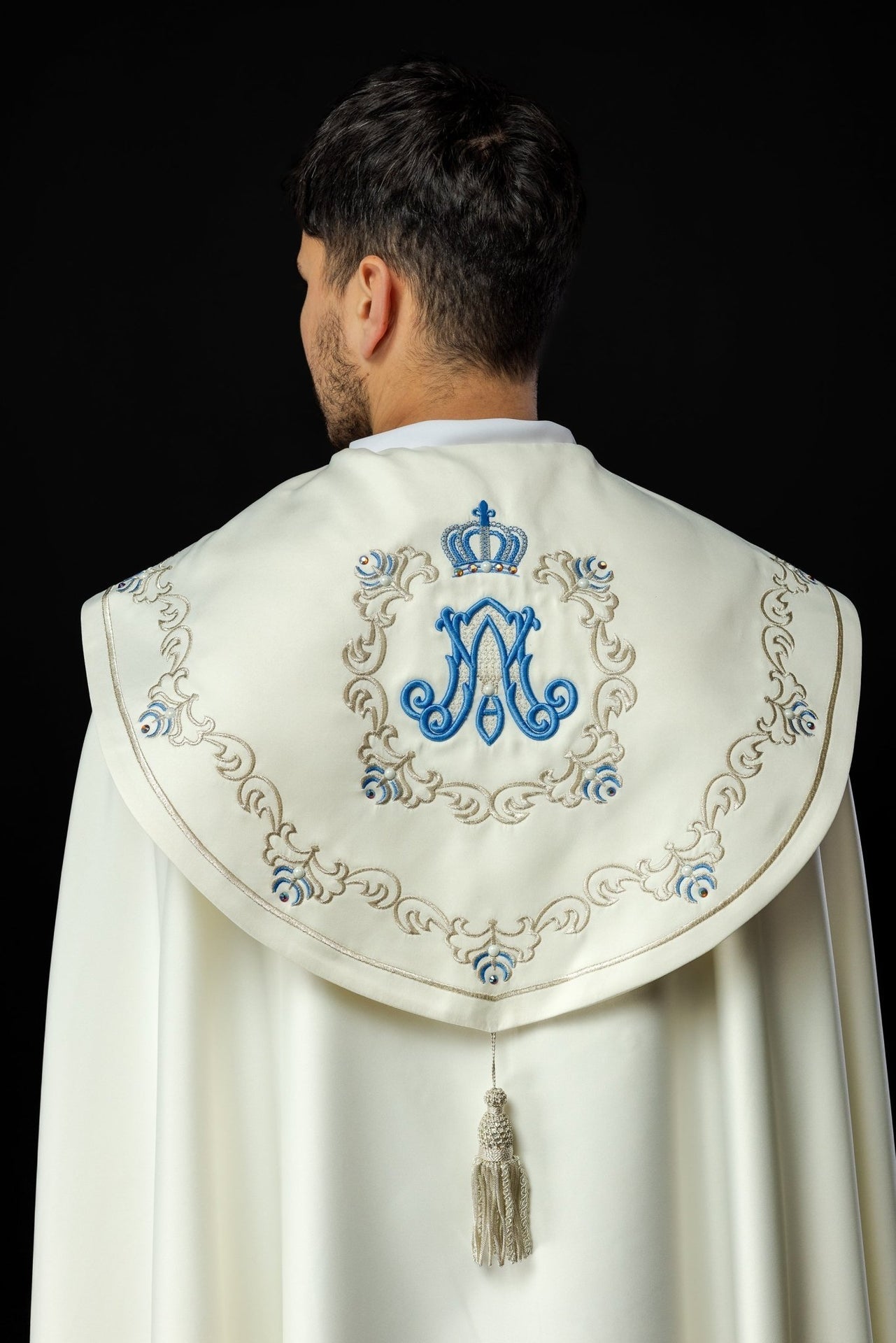 Kapa Liturgiczna Haftowana Z Symbolem Maryjnym - SZATYLITURGICZNE.PL