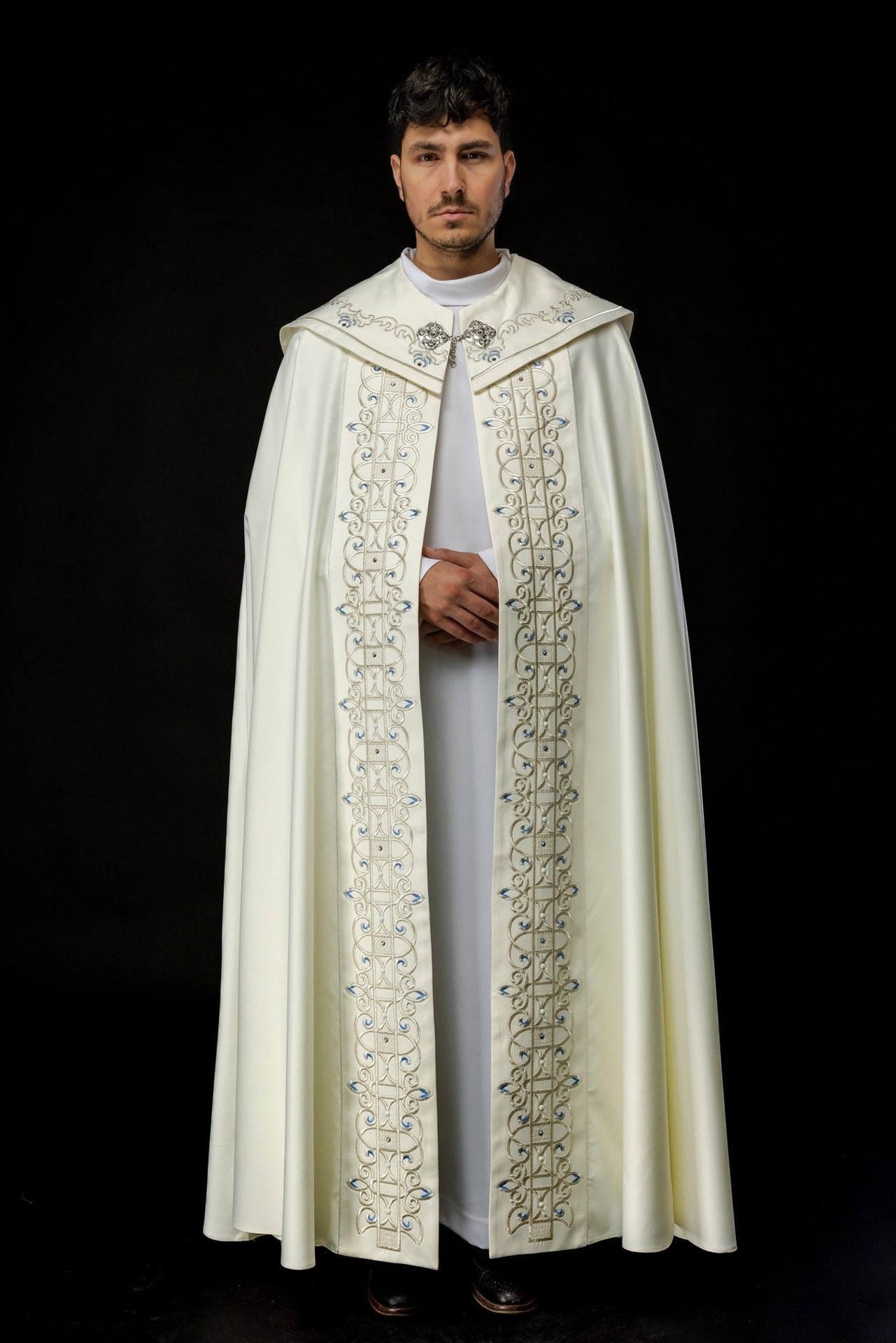 Kapa Liturgiczna Haftowana Z Symbolem Maryjnym - SZATYLITURGICZNE.PL