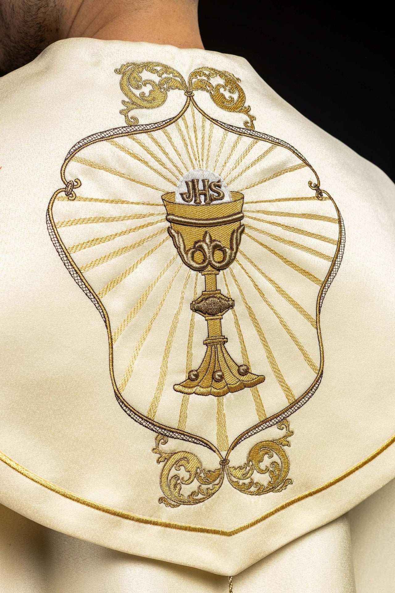 Kapa liturgiczna haftowany kielich i IHS ecru - SZATYLITURGICZNE.PL