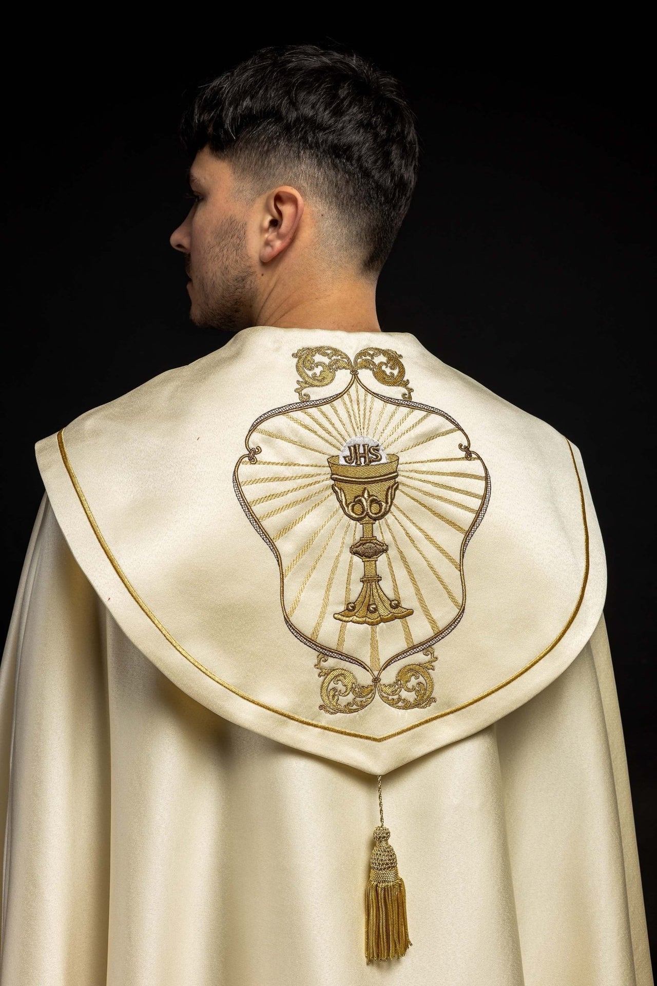 Kapa liturgiczna haftowany kielich i IHS ecru - SZATYLITURGICZNE.PL