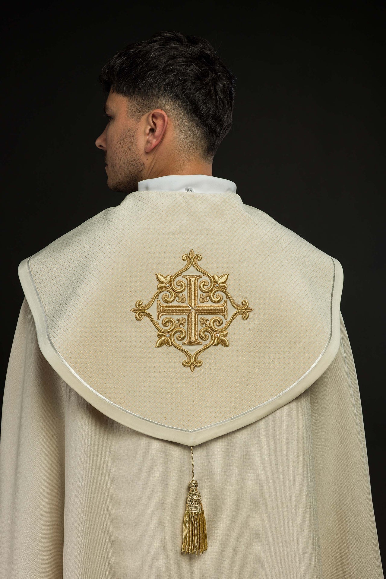 Kapa liturgiczna z aksamitnym ecru pasem i haftem krzyży - SZATYLITURGICZNE.PL