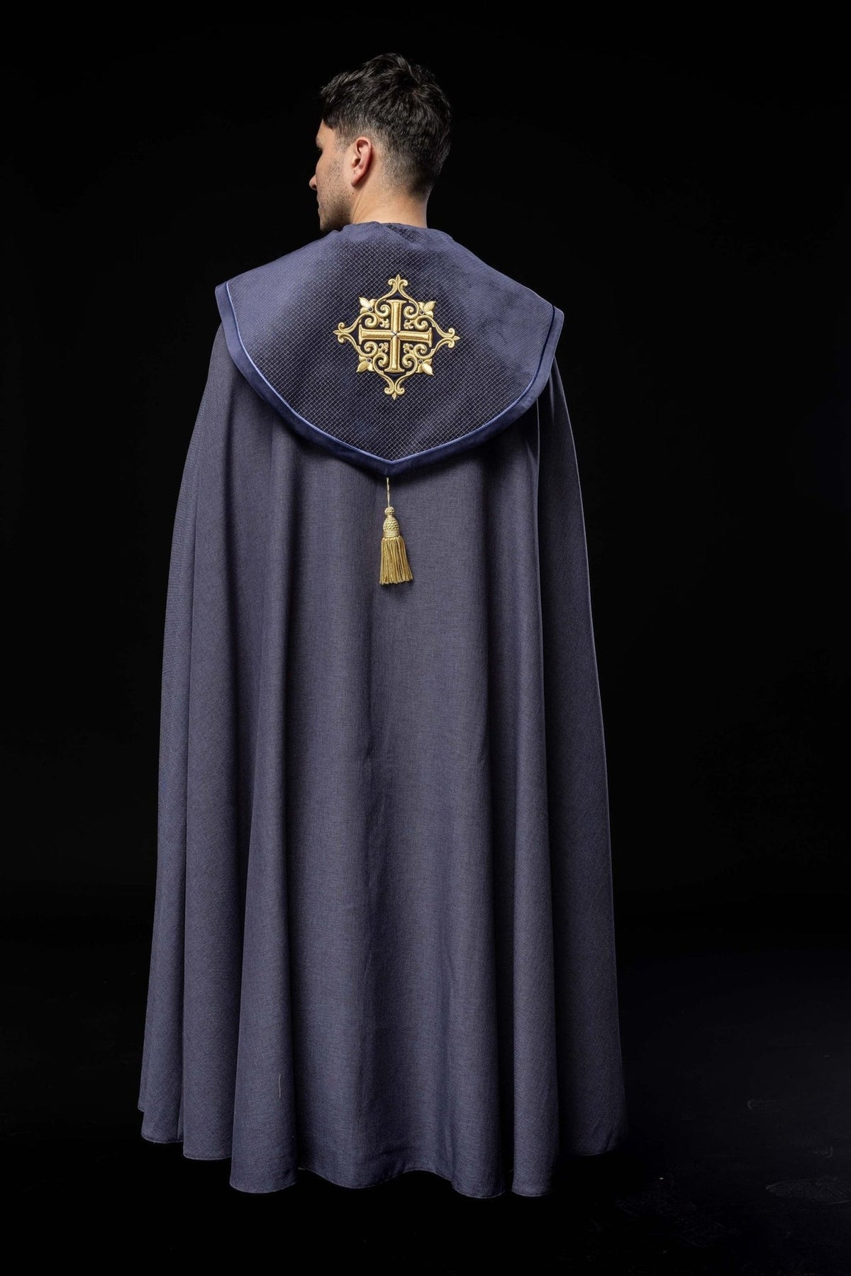 Kapa liturgiczna z aksamitnym fioletowym pasem i haftem krzyży - SZATYLITURGICZNE.PL