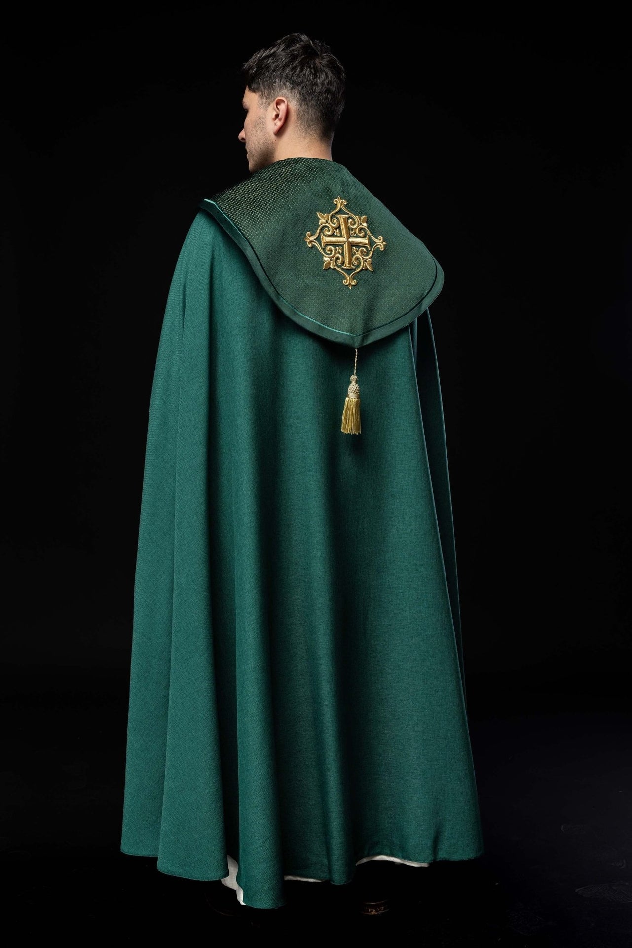 Kapa liturgiczna z aksamitnym zielonym pasem i haftem krzyży - SZATYLITURGICZNE.PL
