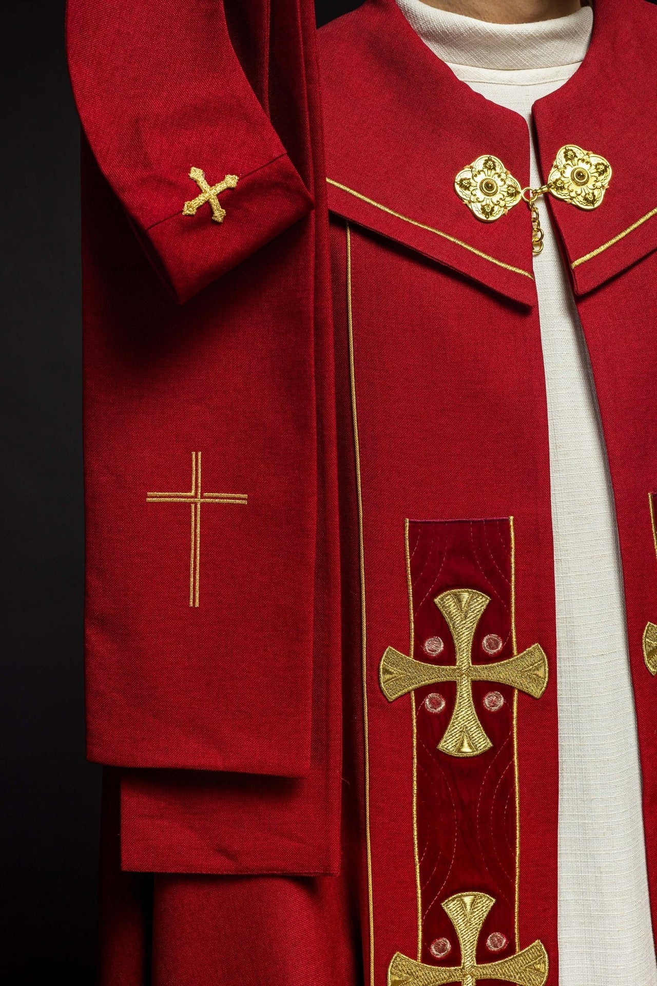Kapa w haftowane złote krzyże z czerwonym aksamitem - SZATYLITURGICZNE.PL