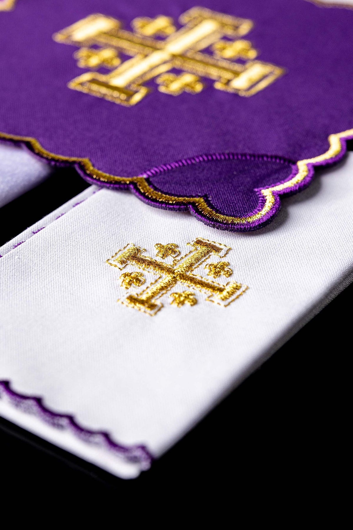 Komplet Kielichowy Fioletowy Krzyż Jerozolimski - Haftowany - SZATYLITURGICZNE.PL