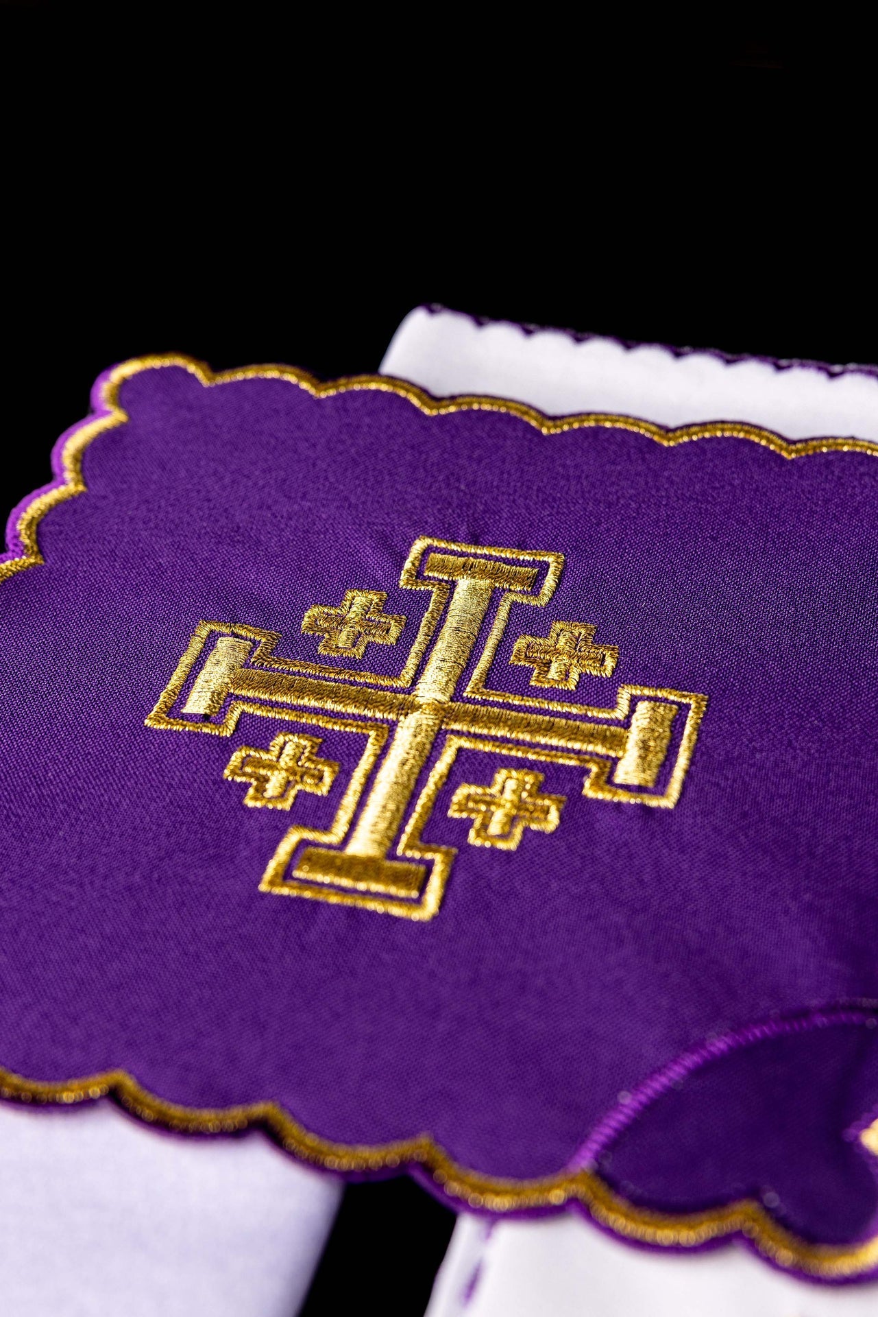 Komplet Kielichowy Fioletowy Krzyż Jerozolimski - Haftowany - SZATYLITURGICZNE.PL