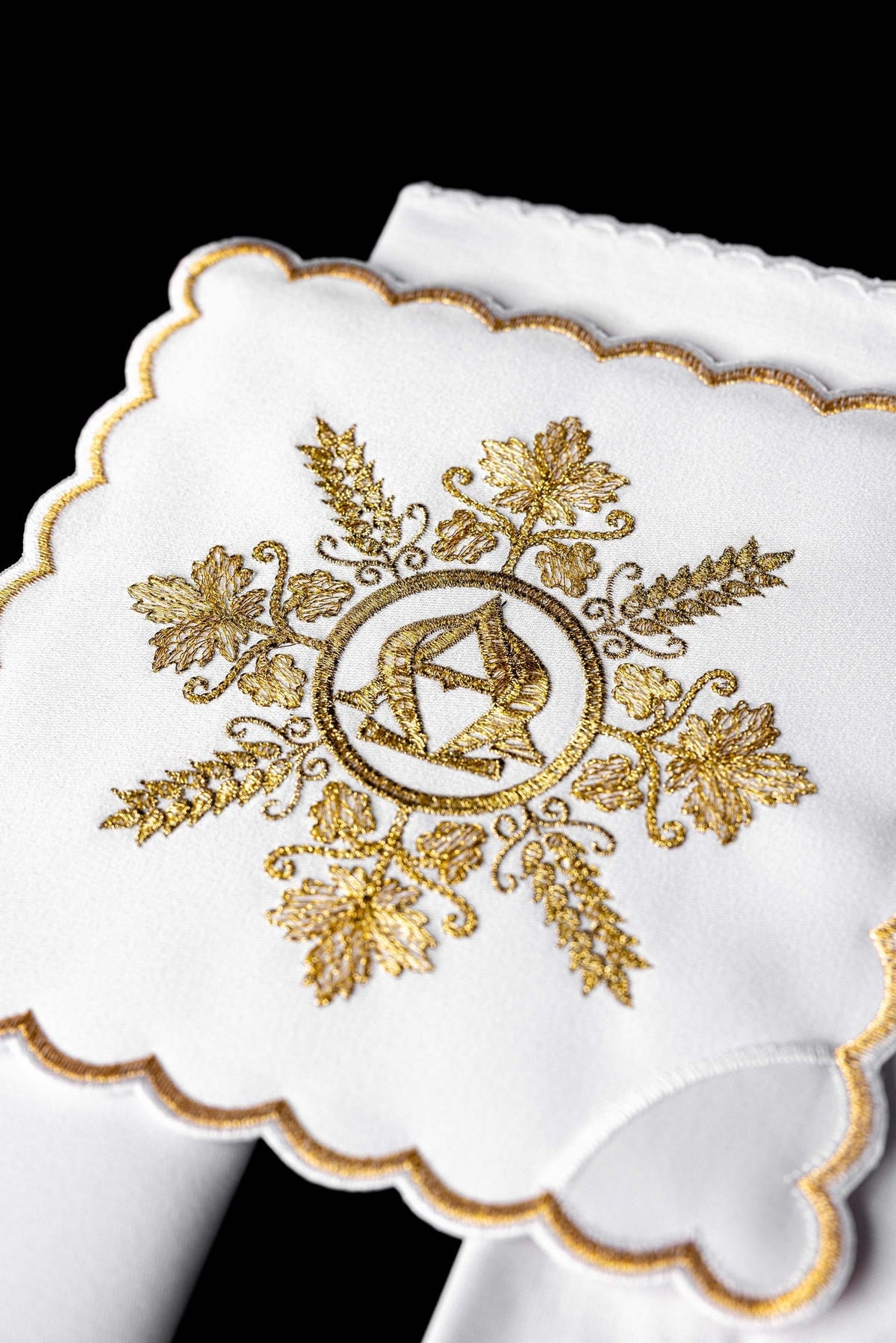 Komplet kielichowy haftowany z motywem alfa i omega biały - SZATYLITURGICZNE.PL