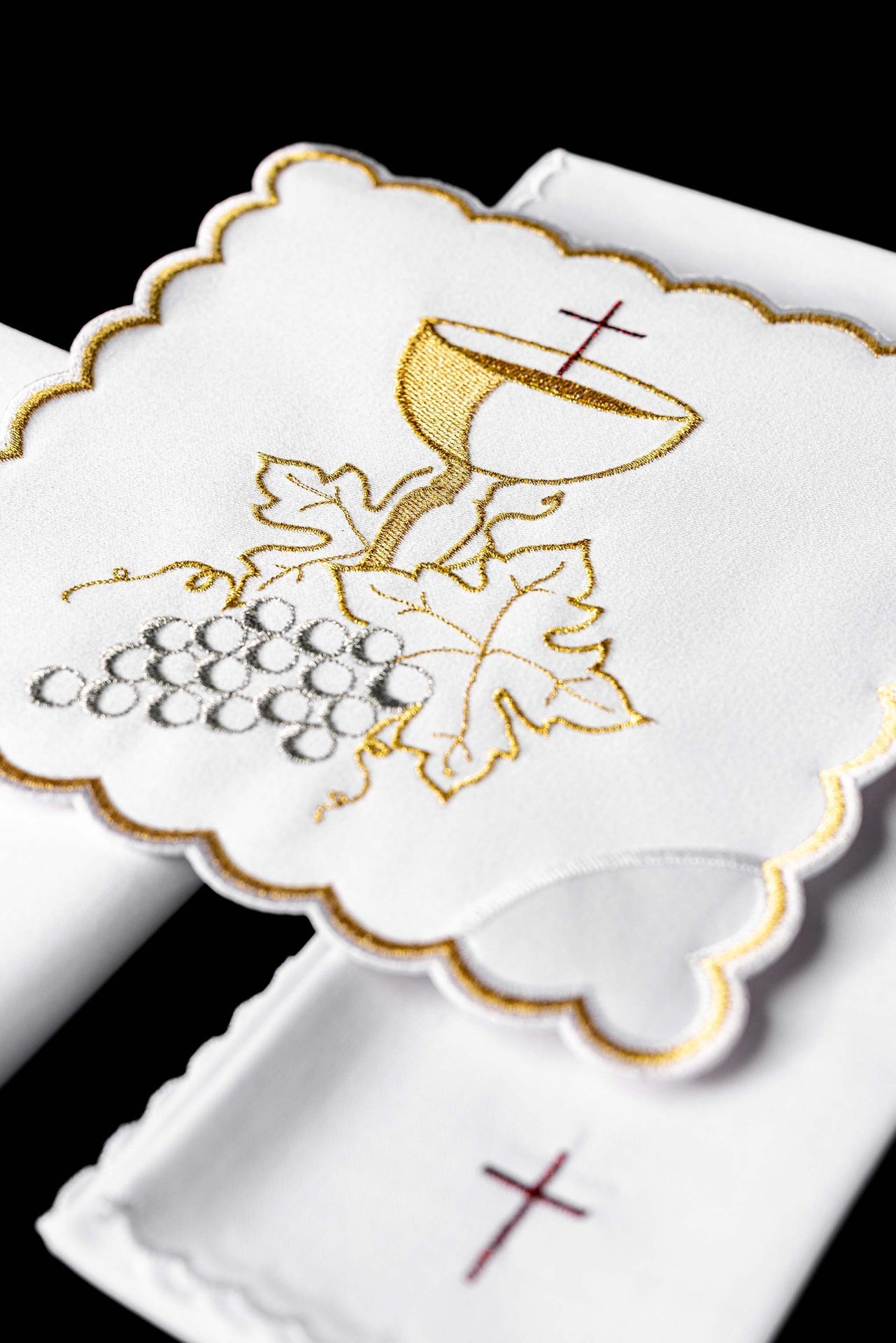 Komplet kielichowy haftowany z motywem eucharystycznym biały - SZATYLITURGICZNE.PL