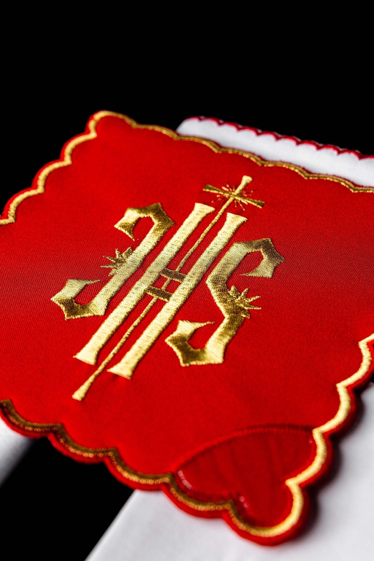 Komplet Kielichowy IHS Czerwony - Haftowany Złotą Nicią - SZATYLITURGICZNE.PL