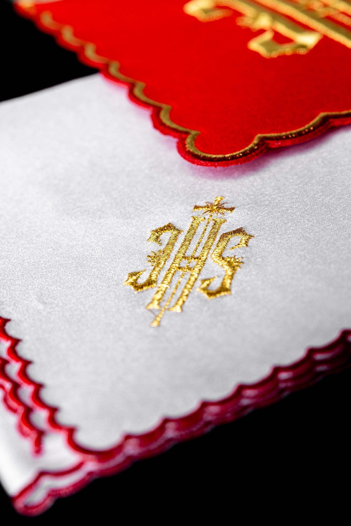 Komplet Kielichowy IHS Czerwony - Haftowany Złotą Nicią - SZATYLITURGICZNE.PL