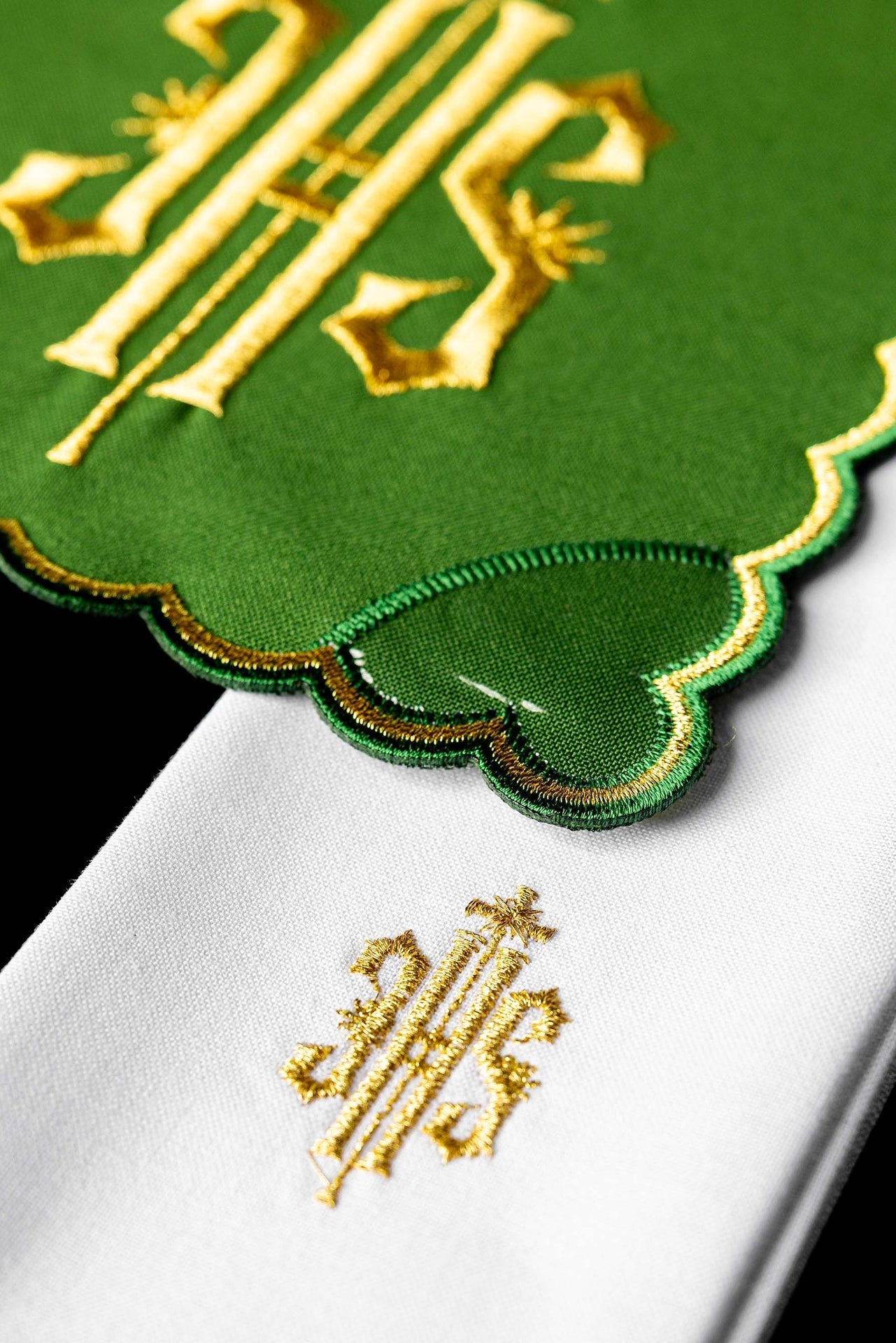 Komplet Kielichowy IHS Zielony - Haftowany Złotą Nicią - SZATYLITURGICZNE.PL
