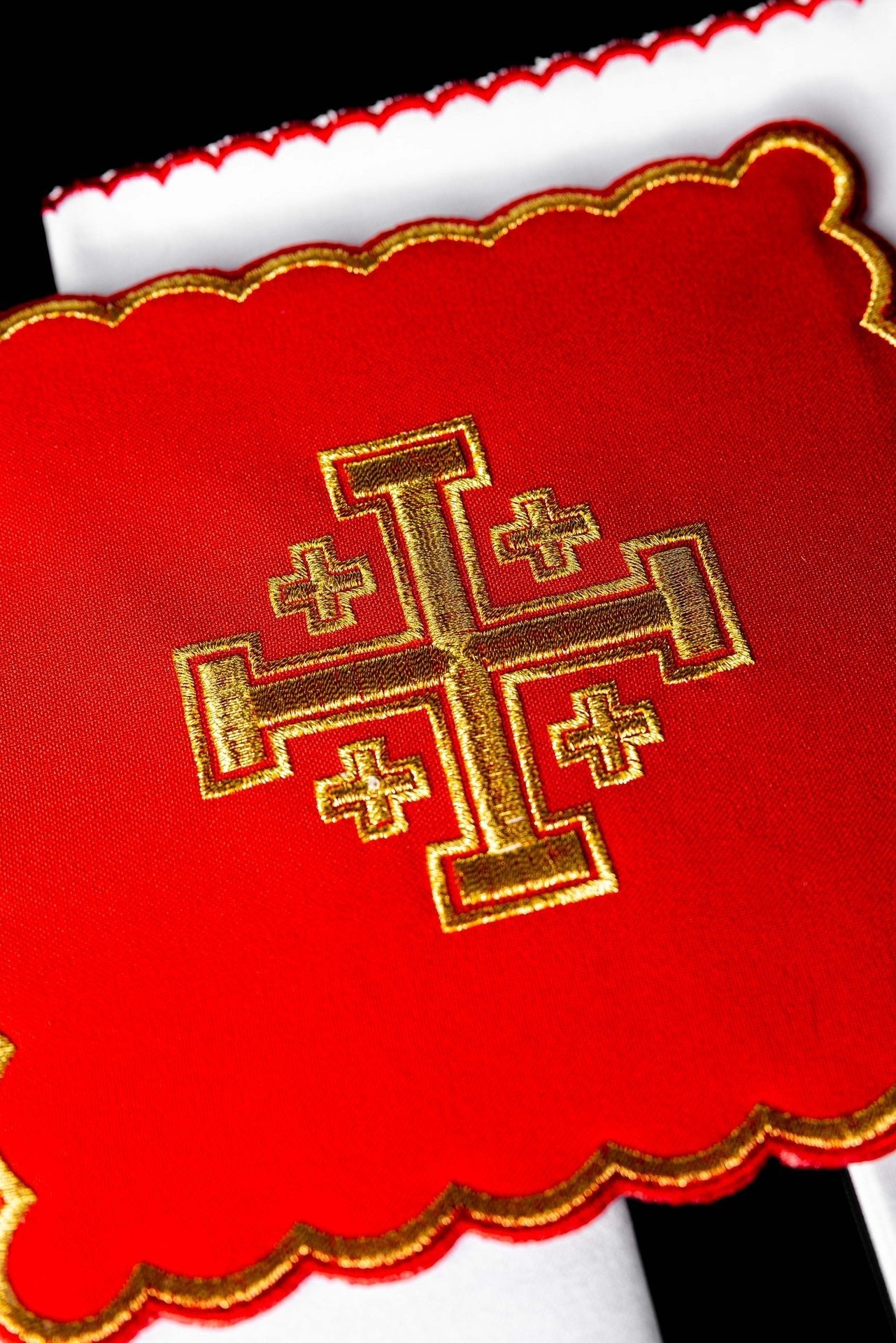 Komplet Kielichowy Krzyż Jerozolimski Czerwony Haftowany Złotem - SZATYLITURGICZNE.PL