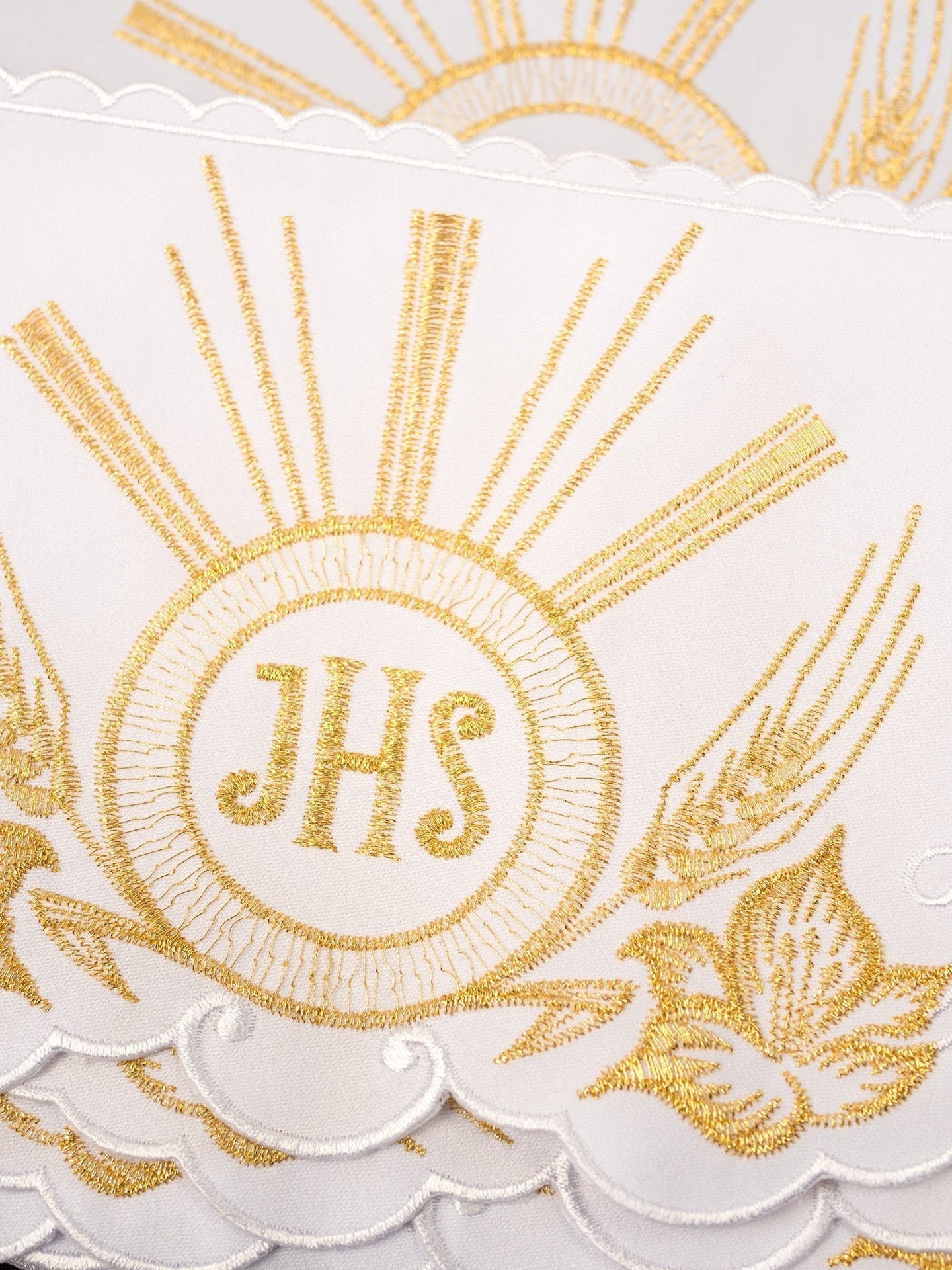 Koronka do obrusu z haftem czołowym IHS Biały - SZATYLITURGICZNE.PL