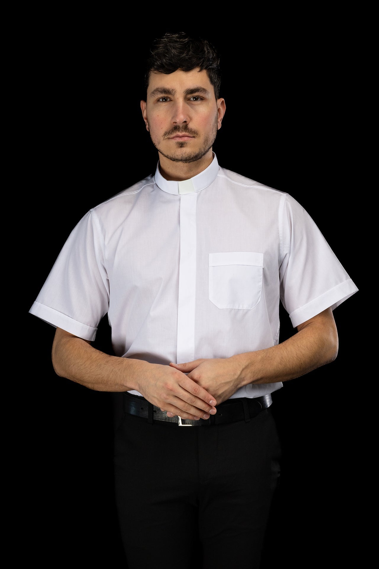 Koszula kapłańska biała z krótkim rękawem i koloratką - SZATYLITURGICZNE.PL