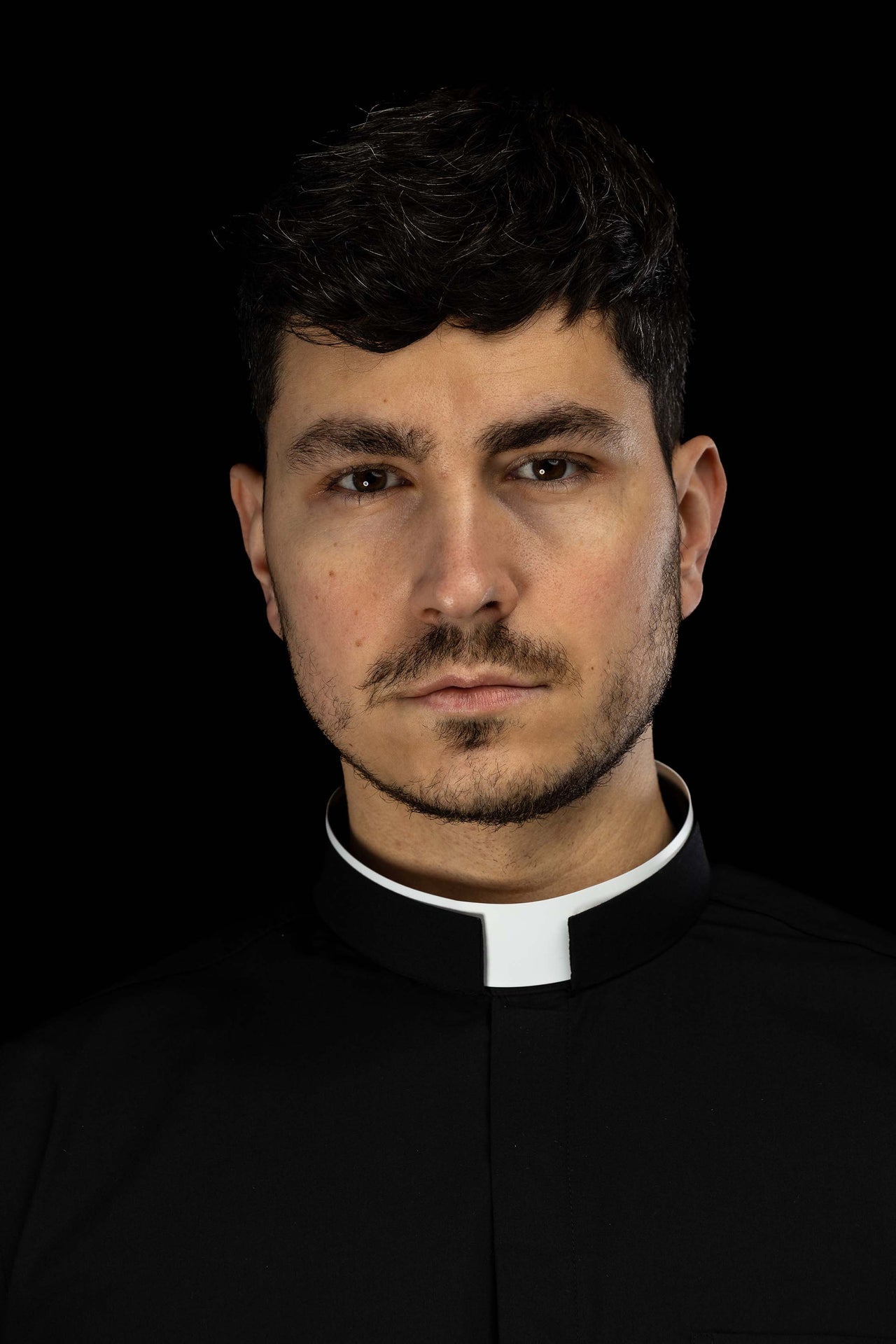 Koszula kapłańska rzymska czarna z długim rękawem i koloratką - SZATYLITURGICZNE.PL