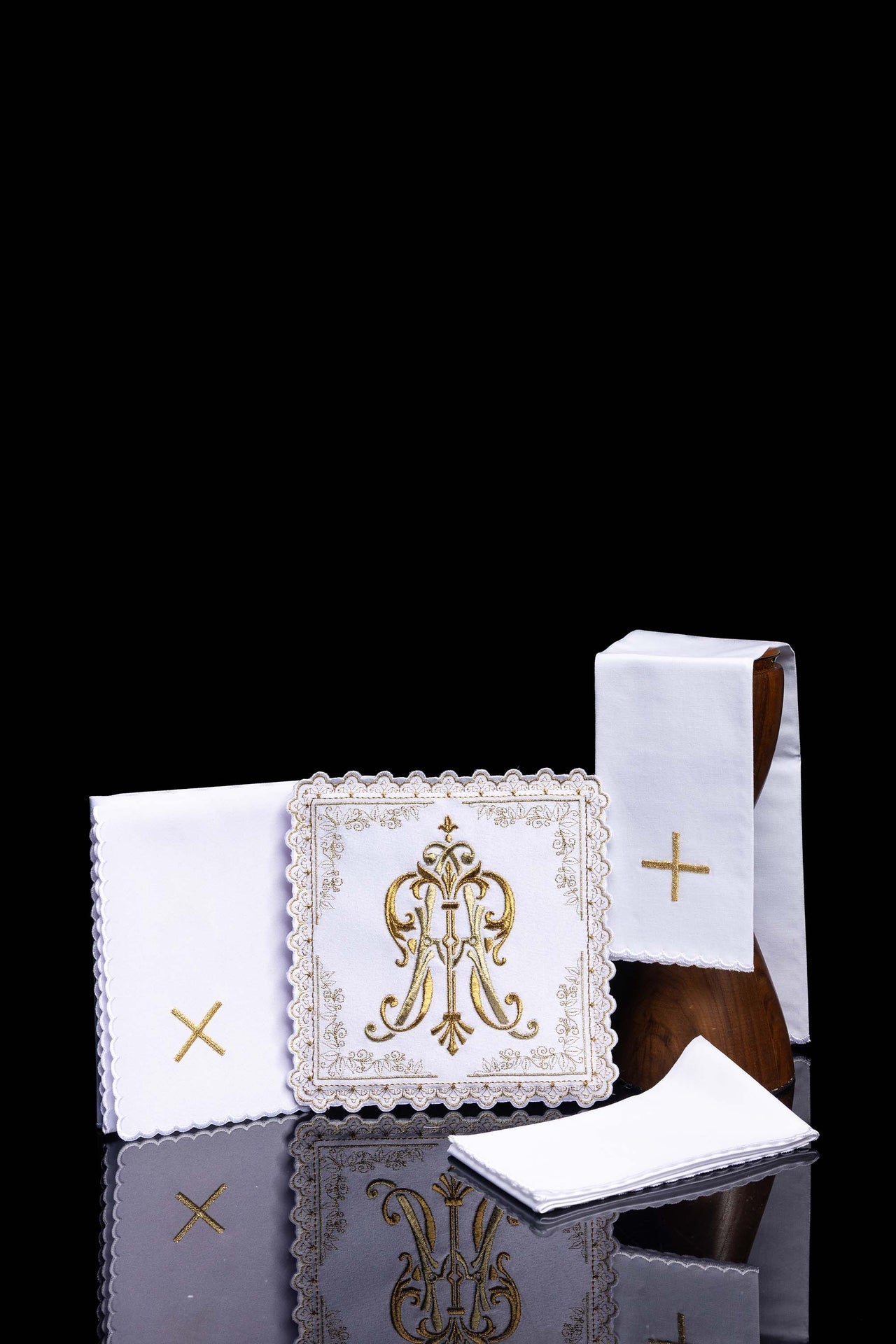 Liturgiczny Komplet Kielichowy Maryjny - Złoty Haft, Palka, Korporał - SZATYLITURGICZNE.PL